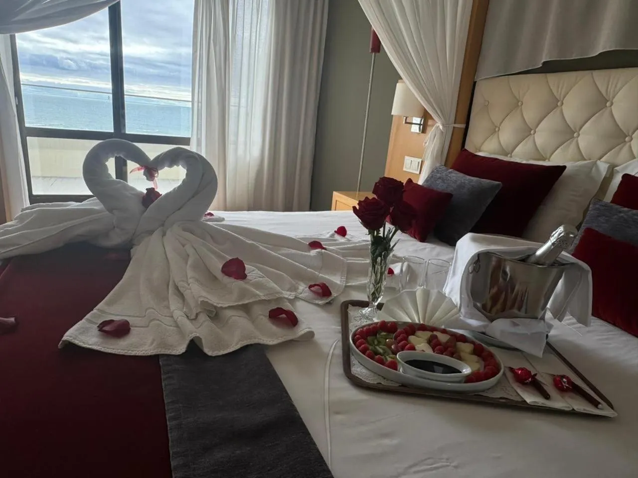 Bedroom, Bed in Hotel Atlantida Sol