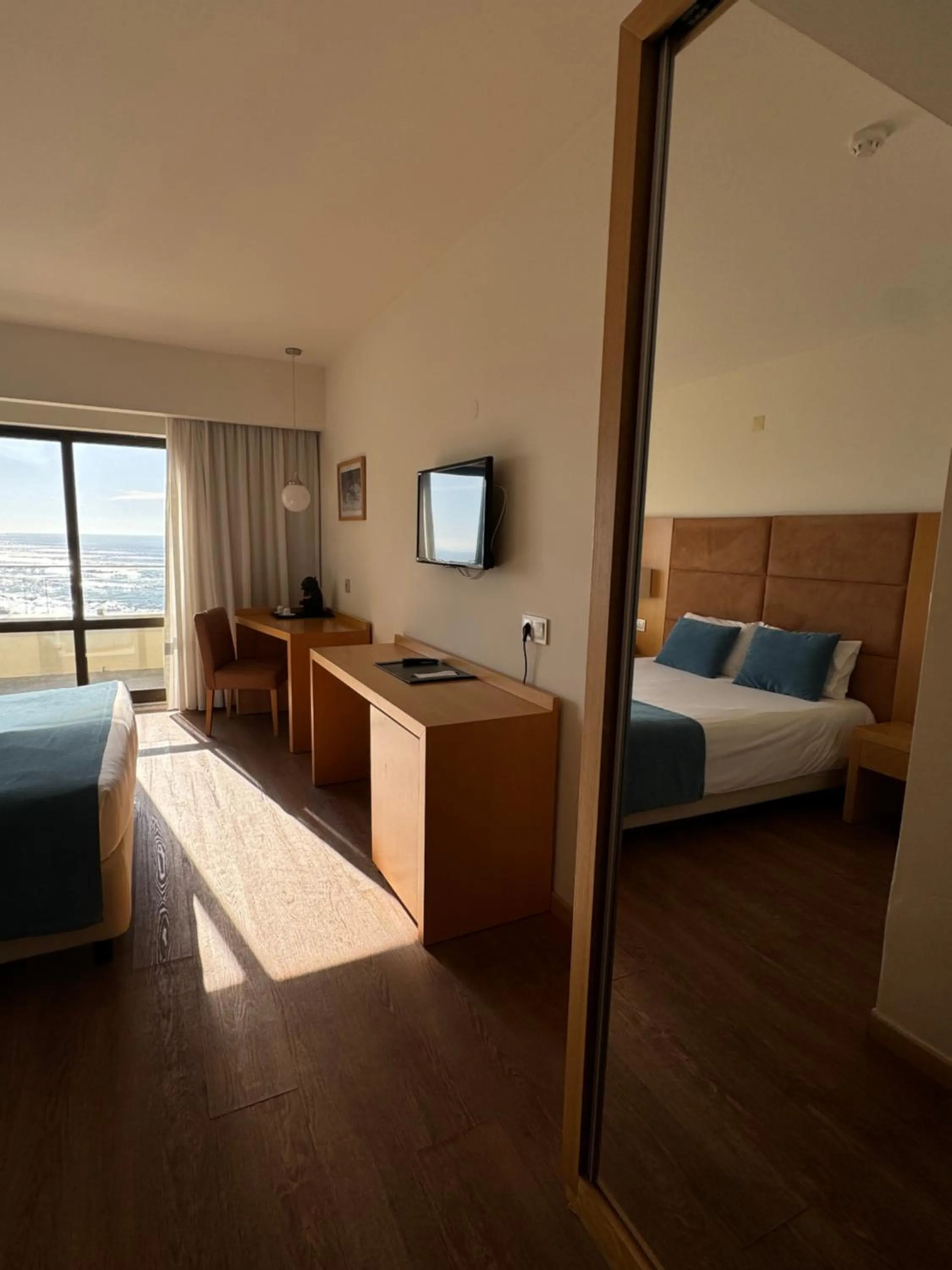 Bedroom, Bed in Hotel Atlantida Sol