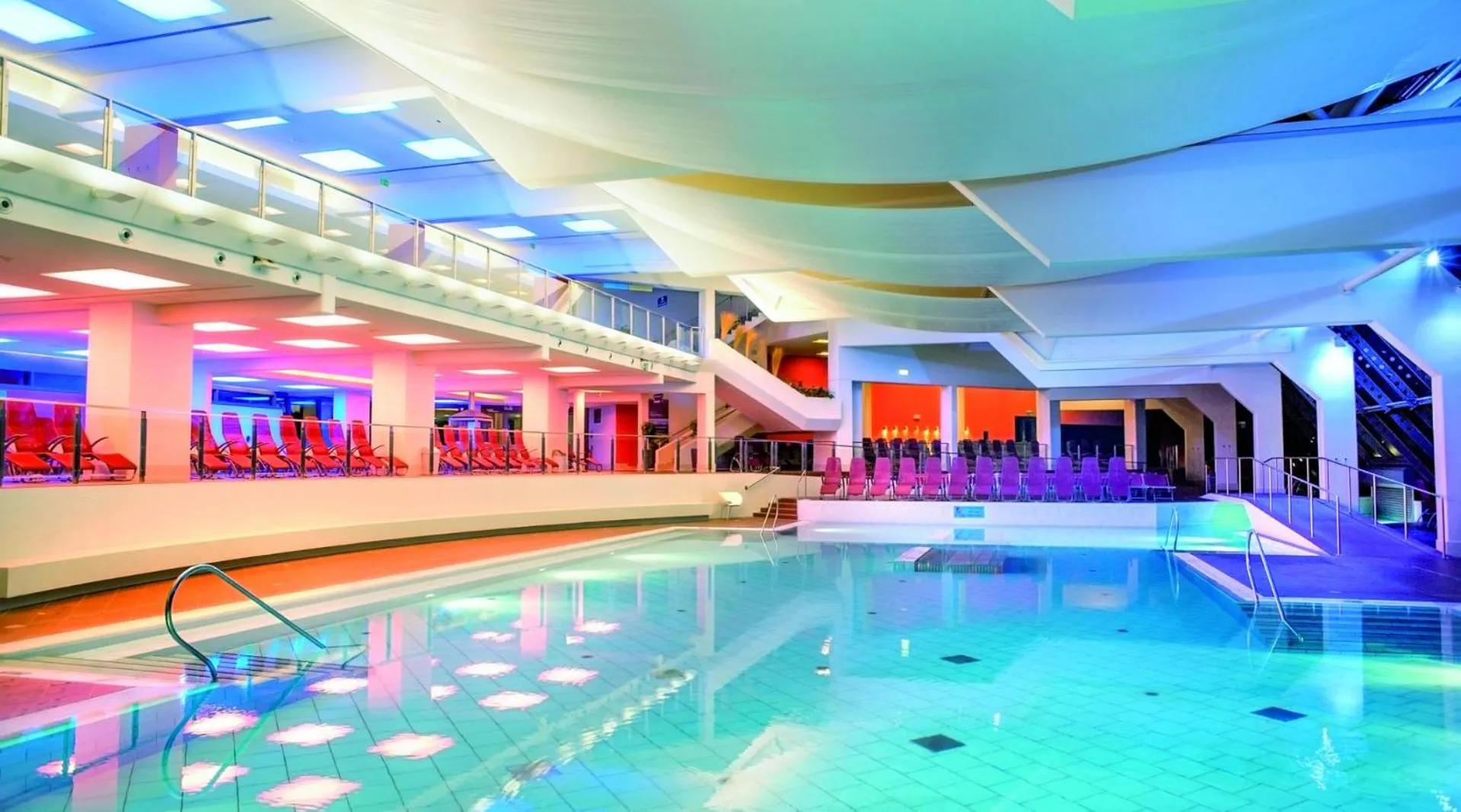 Swimming pool in Hotel Germania Gastein - ganzjährig inklusive Alpentherme Gastein & Sommersaison inklusive Gasteiner Bergbahnen