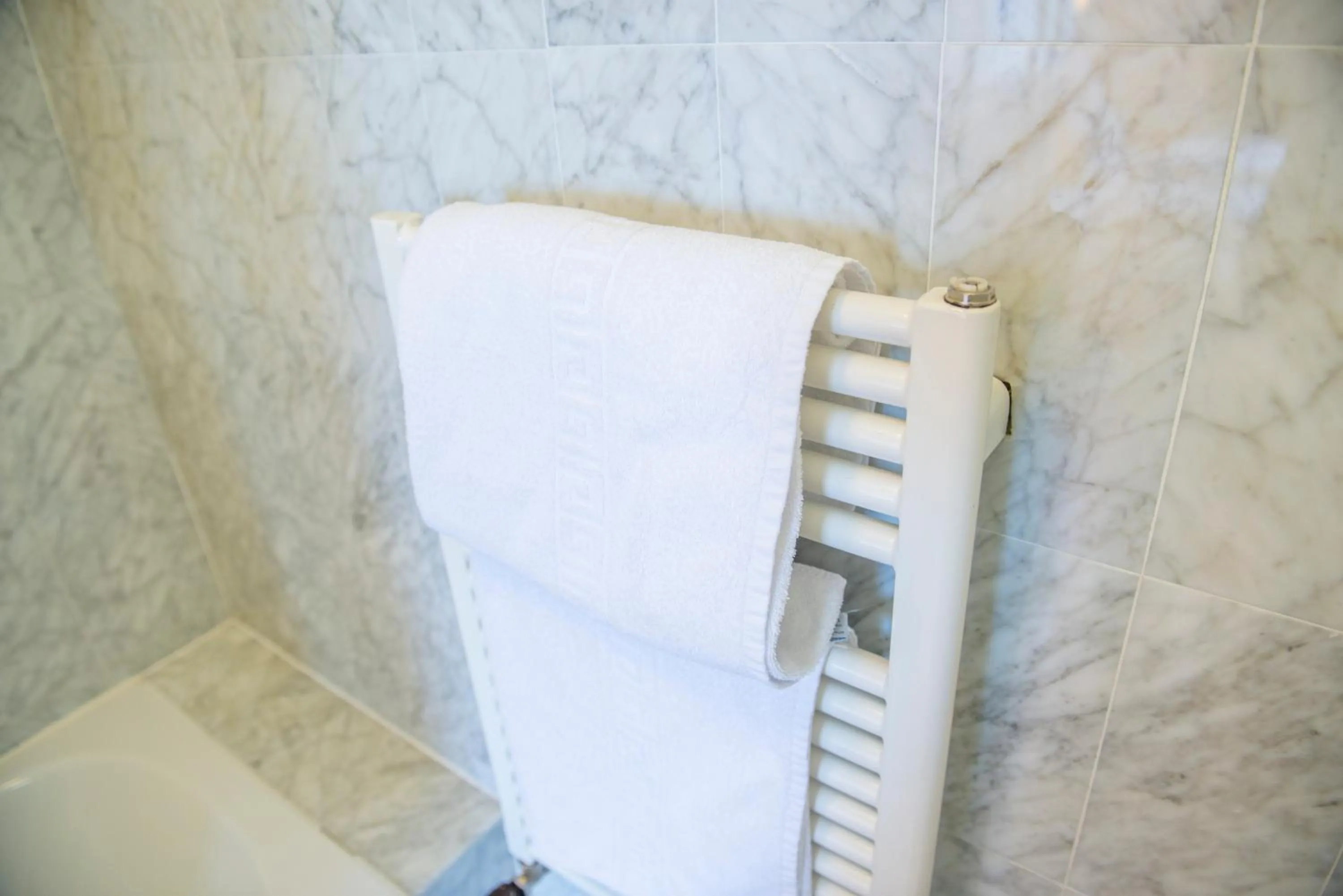 Bathroom in Hotel Germania Gastein - ganzjährig inklusive Alpentherme Gastein & Sommersaison inklusive Gasteiner Bergbahnen