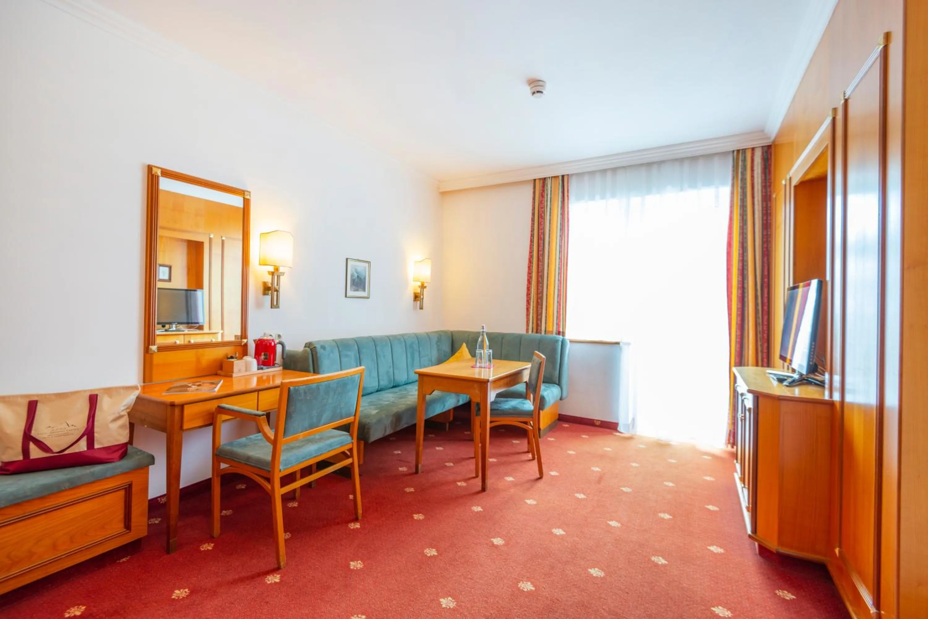 Photo of the whole room in Hotel Germania Gastein - ganzjährig inklusive Alpentherme Gastein & Sommersaison inklusive Gasteiner Bergbahnen