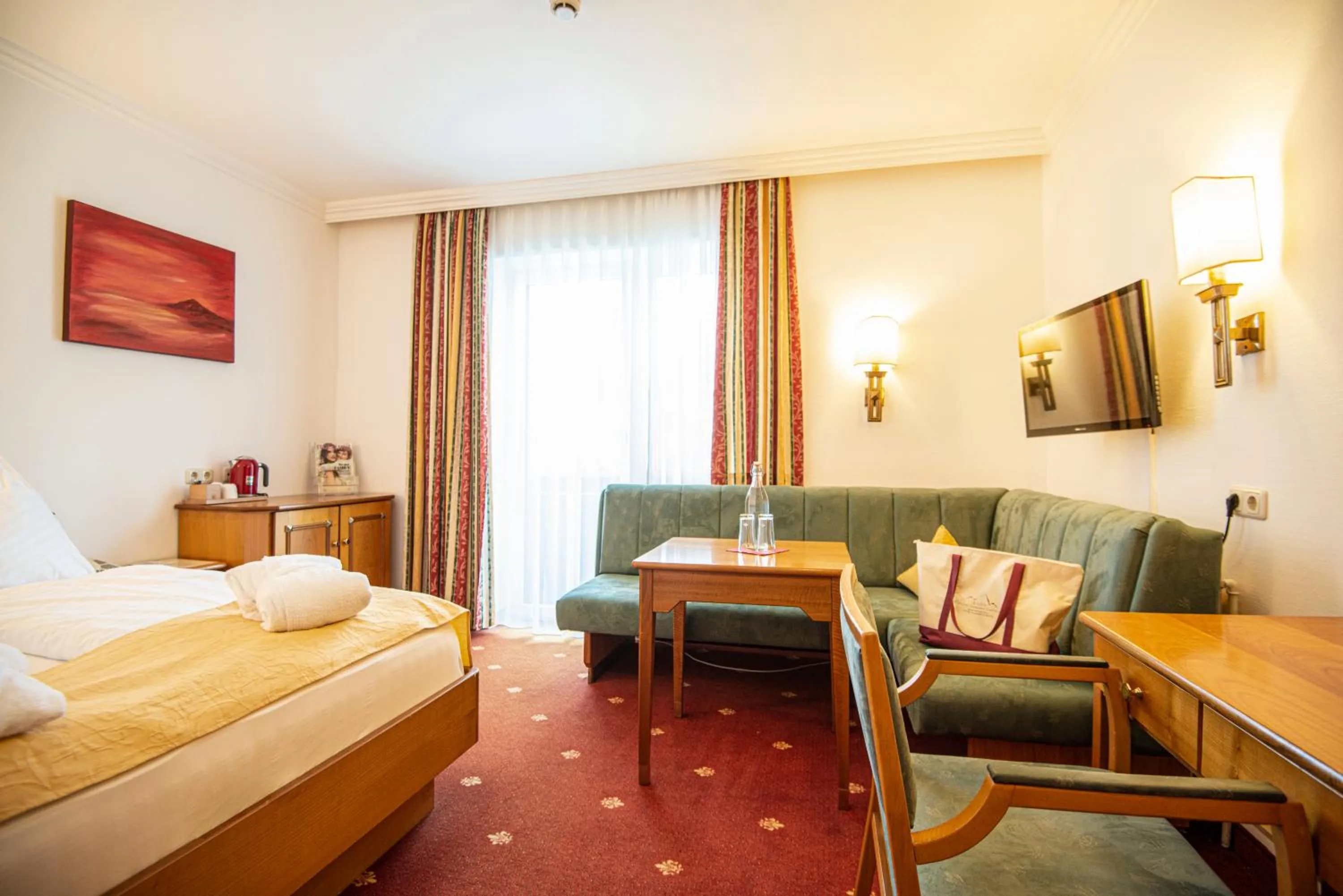 Bedroom, Bed in Hotel Germania Gastein - ganzjährig inklusive Alpentherme Gastein & Sommersaison inklusive Gasteiner Bergbahnen