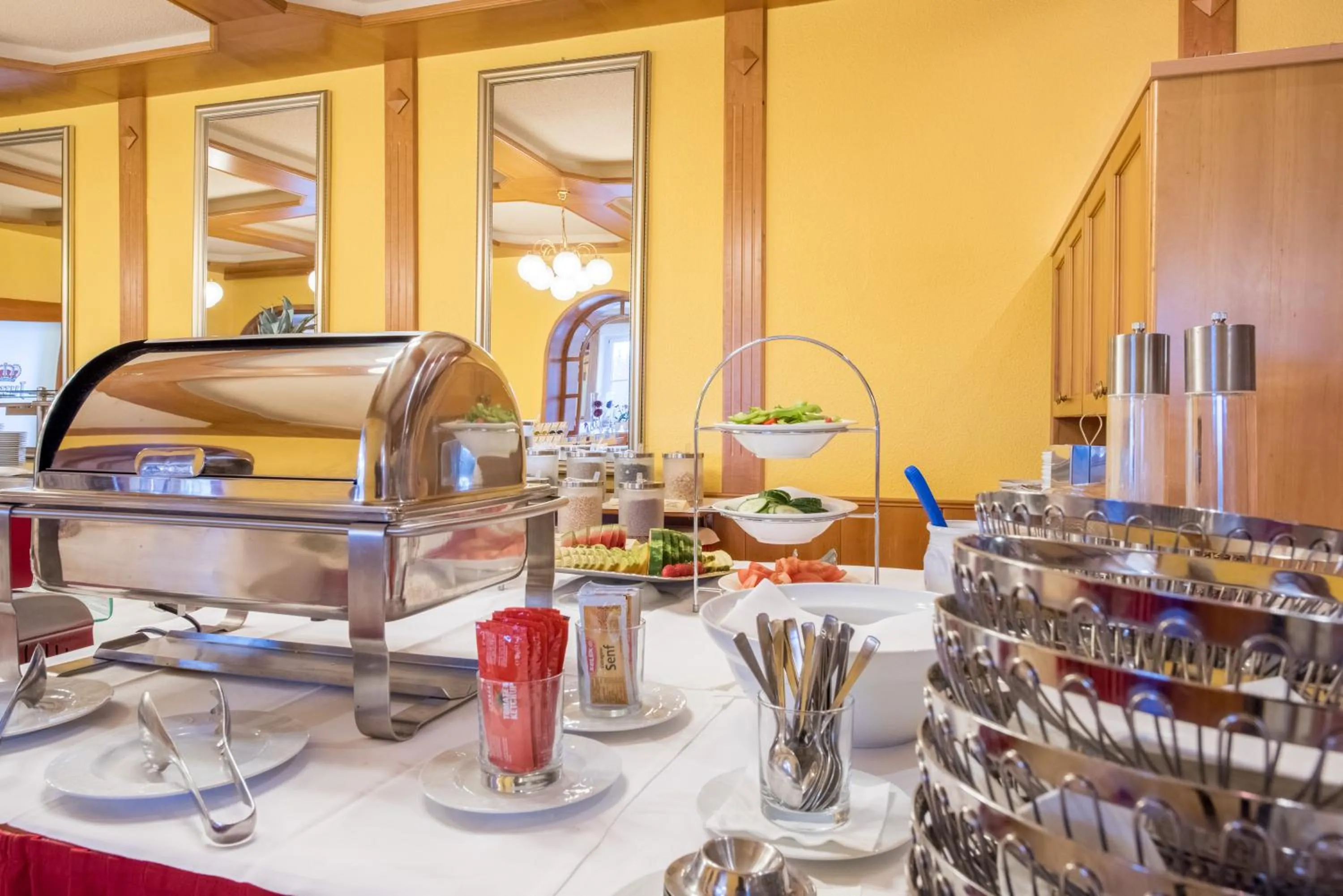 Continental breakfast in Hotel Germania Gastein - ganzjährig inklusive Alpentherme Gastein & Sommersaison inklusive Gasteiner Bergbahnen