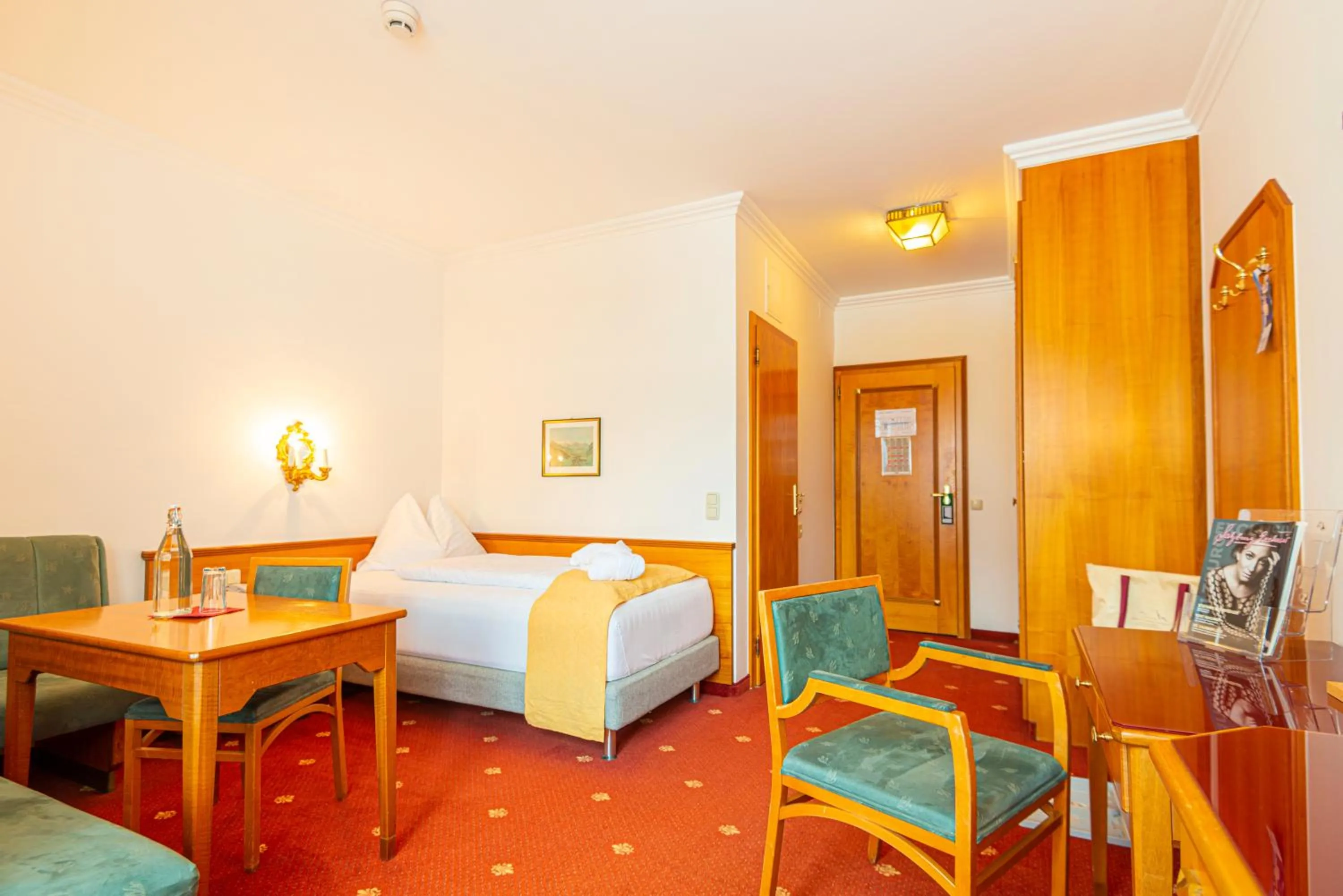 Staff, Bed in Hotel Germania Gastein - ganzjährig inklusive Alpentherme Gastein & Sommersaison inklusive Gasteiner Bergbahnen