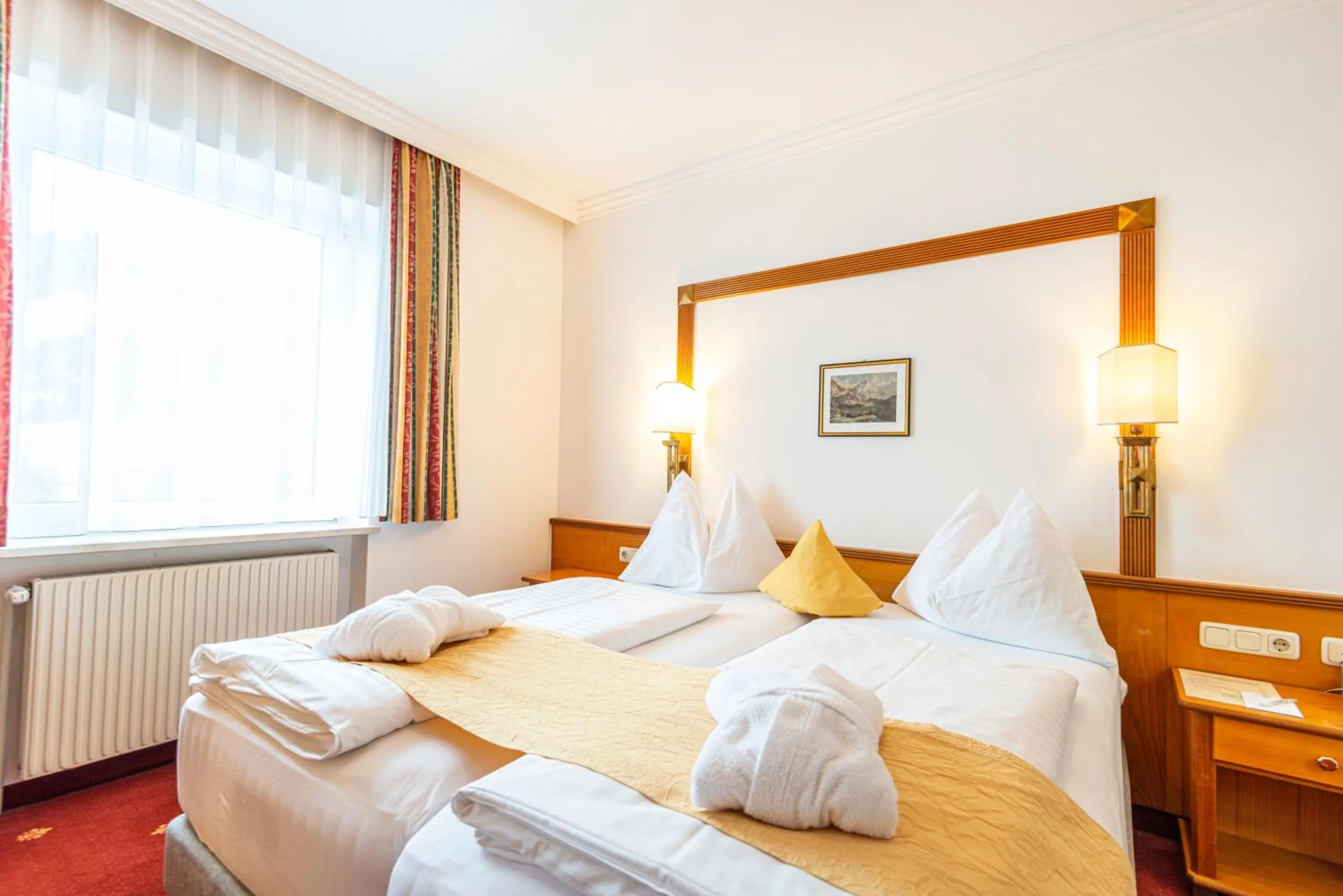 Staff, Bed in Hotel Germania Gastein - ganzjährig inklusive Alpentherme Gastein & Sommersaison inklusive Gasteiner Bergbahnen