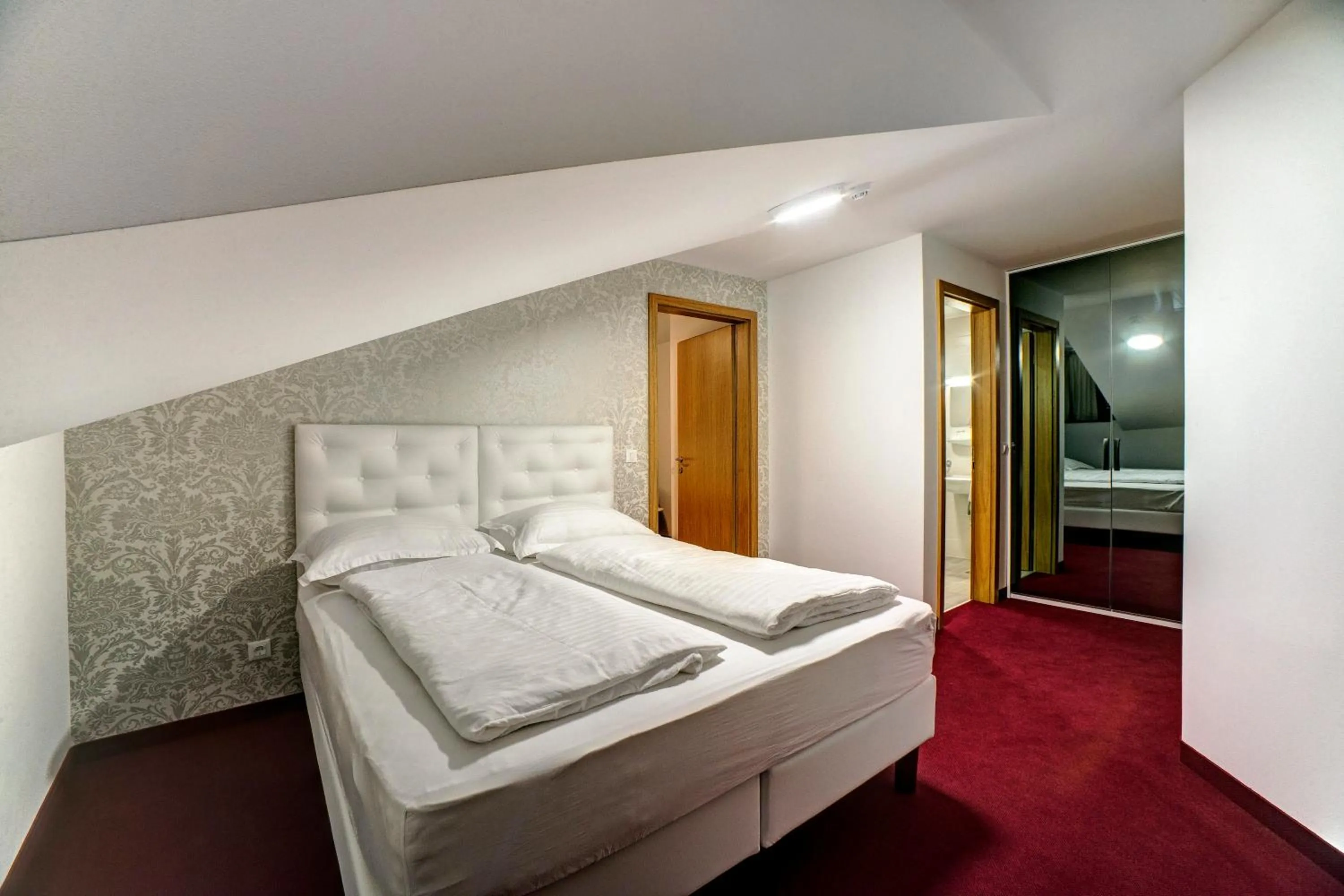 Photo of the whole room, Bed in Hotel Skradinski Buk