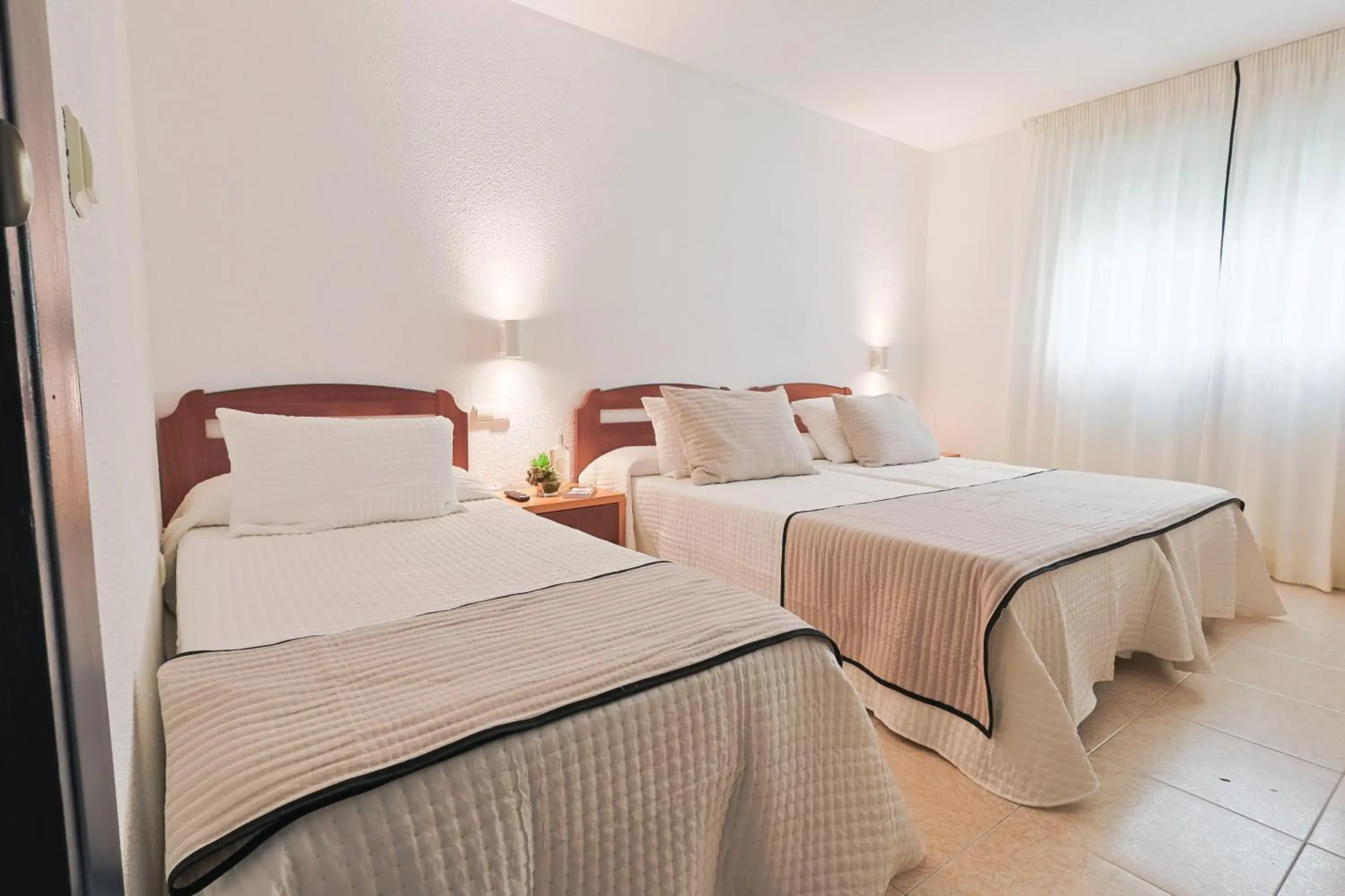 Triple Room in Hotel Olas de Almuñécar Triple Room in Hotel Olas de Almuñécar