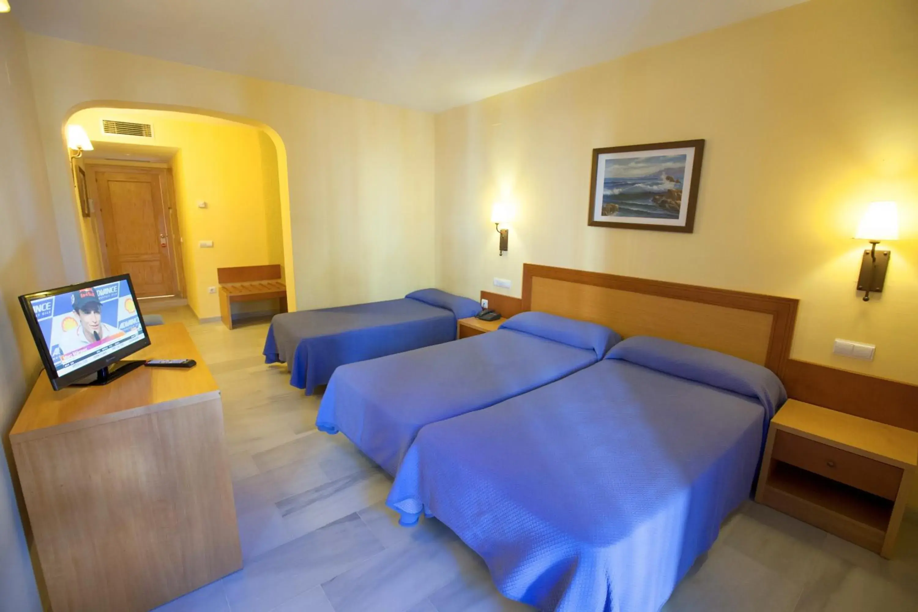 Superior Triple Room in Hotel Olas de Almuñécar Superior Triple Room in Hotel Olas de Almuñécar