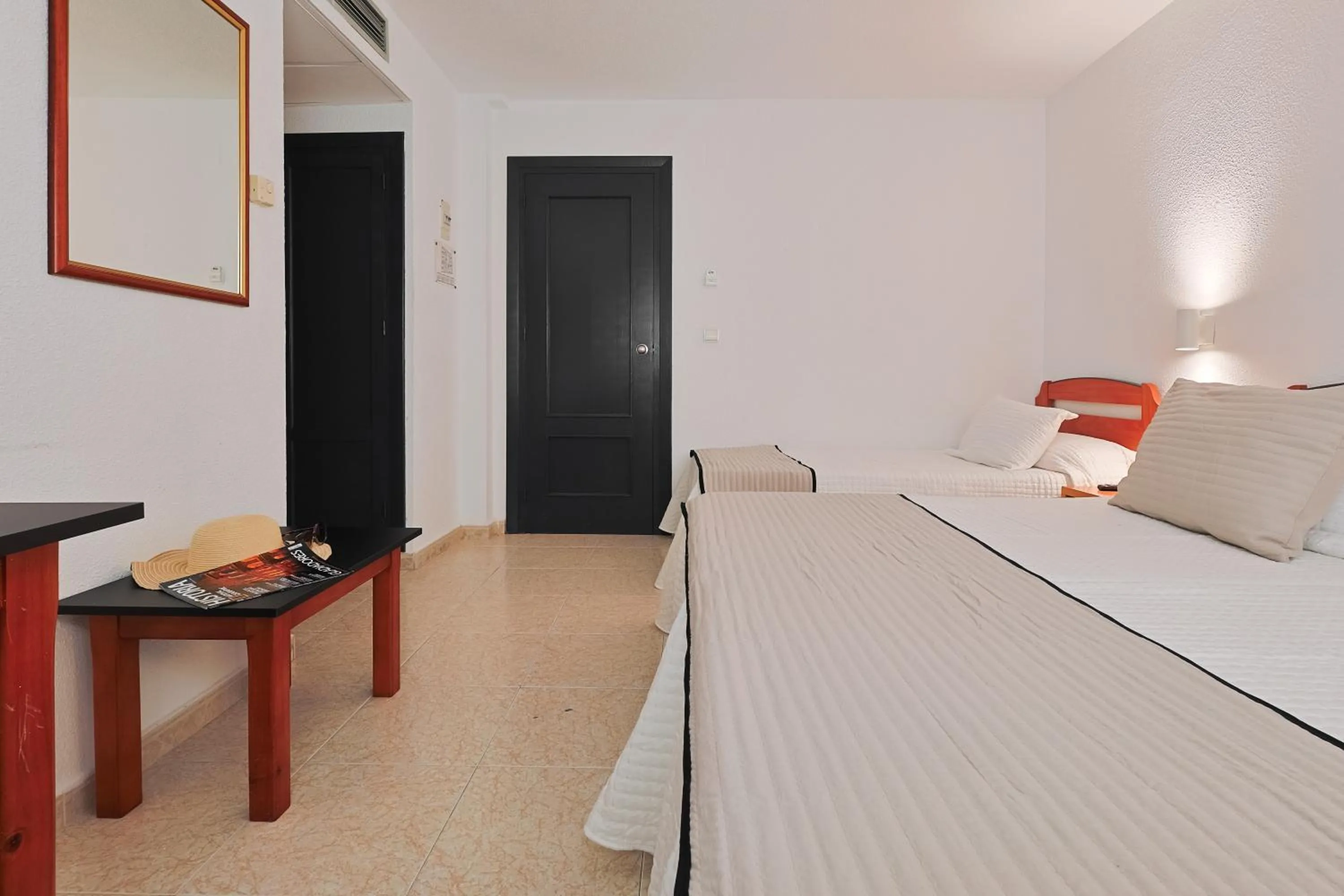 Bedroom, Bed in Hotel Olas de Almuñécar