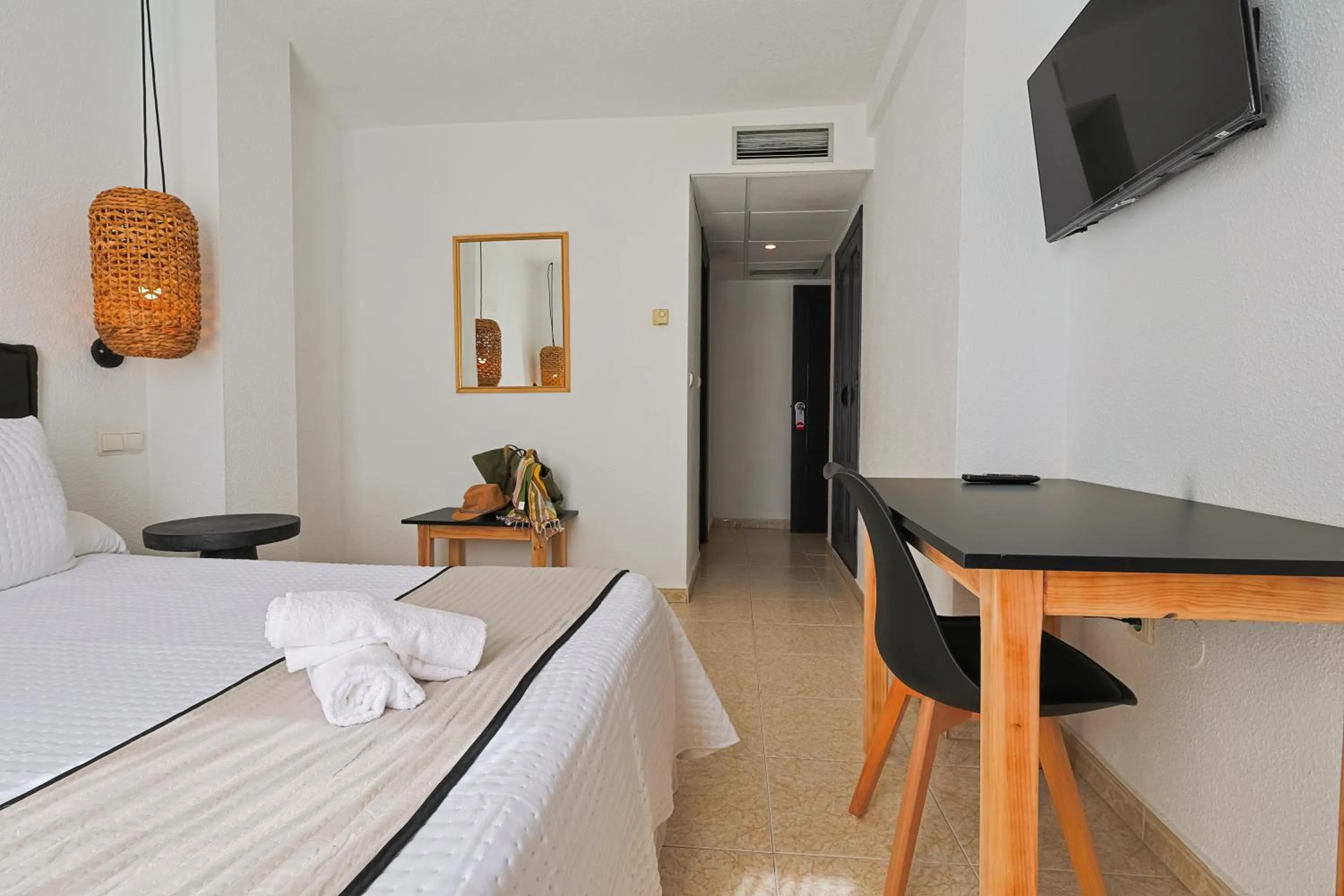 Bedroom, Bed in Hotel Olas de Almuñécar