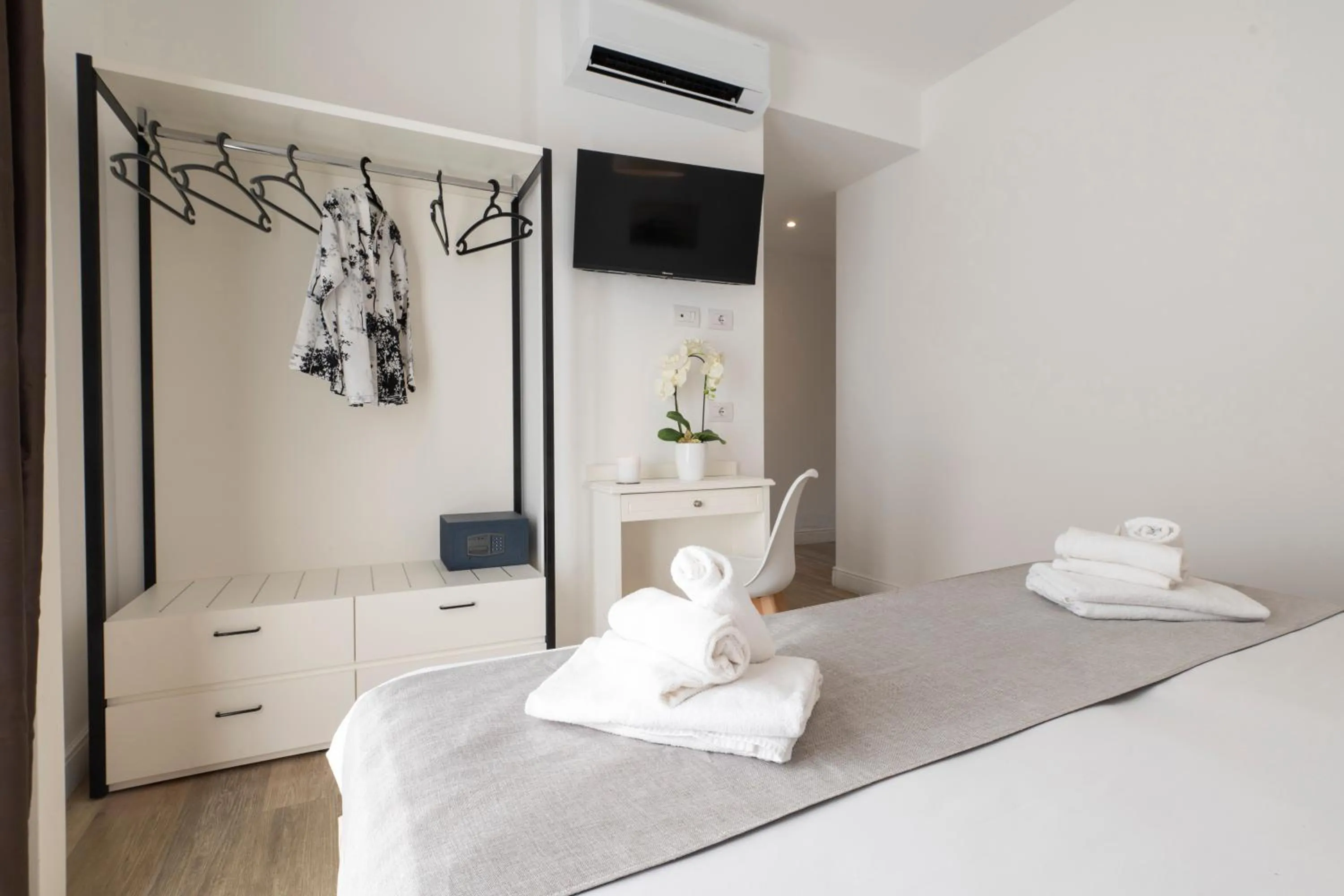 Bedroom, Bed in Hotel Continental