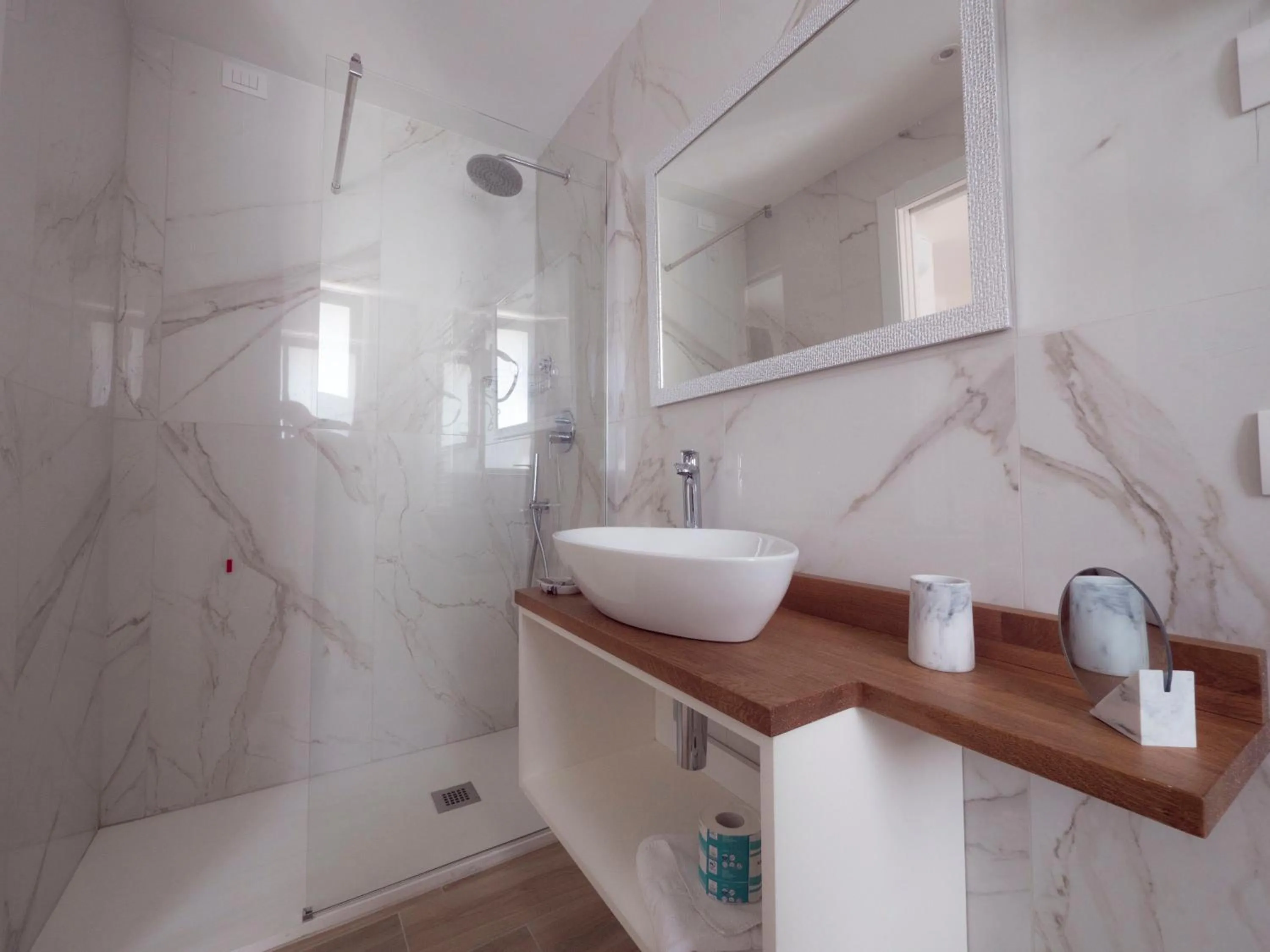 Shower in Hotel Continental