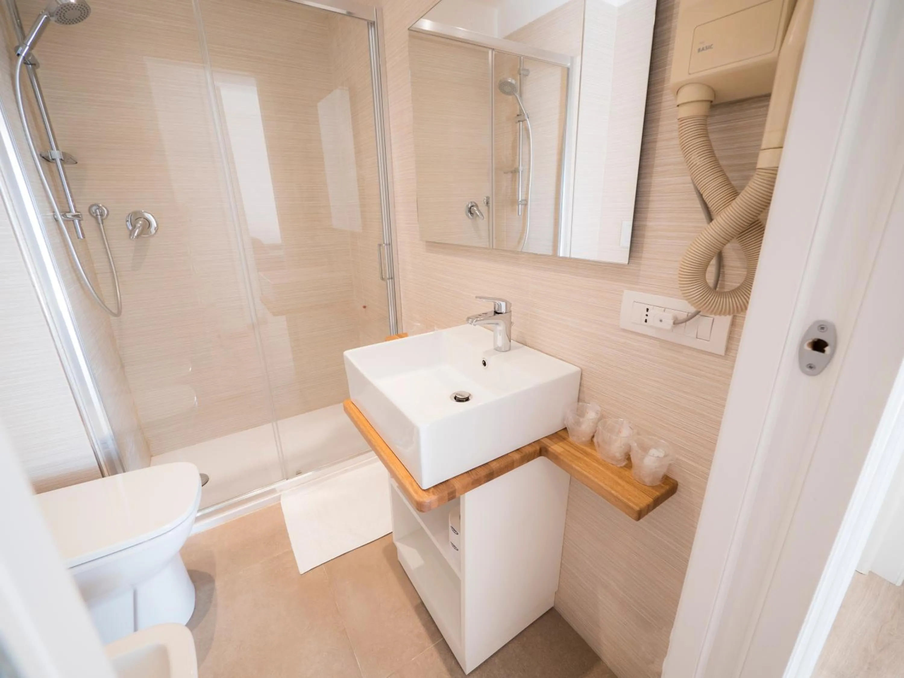Shower in Hotel Continental