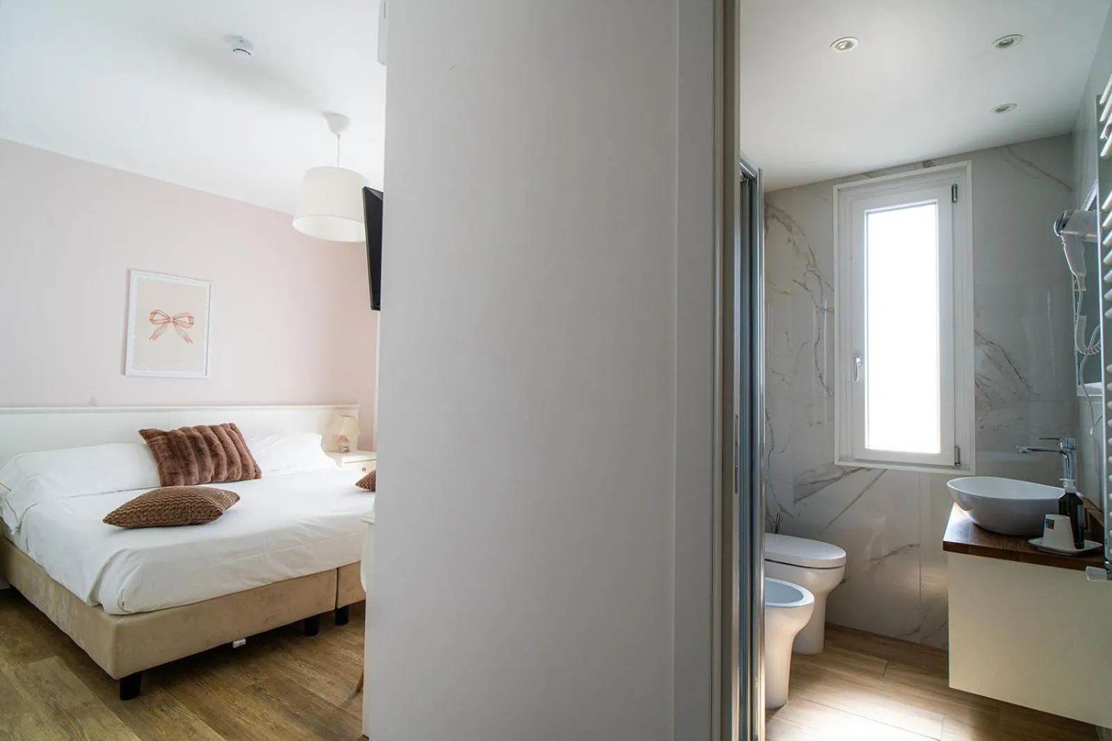 Bed in Hotel Continental