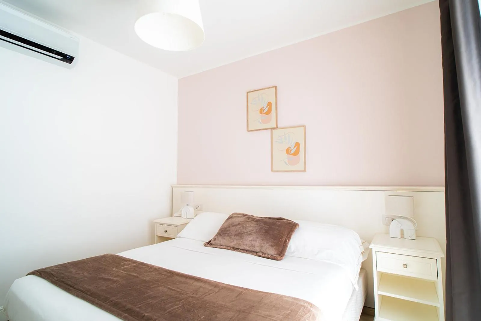 Bed in Hotel Continental