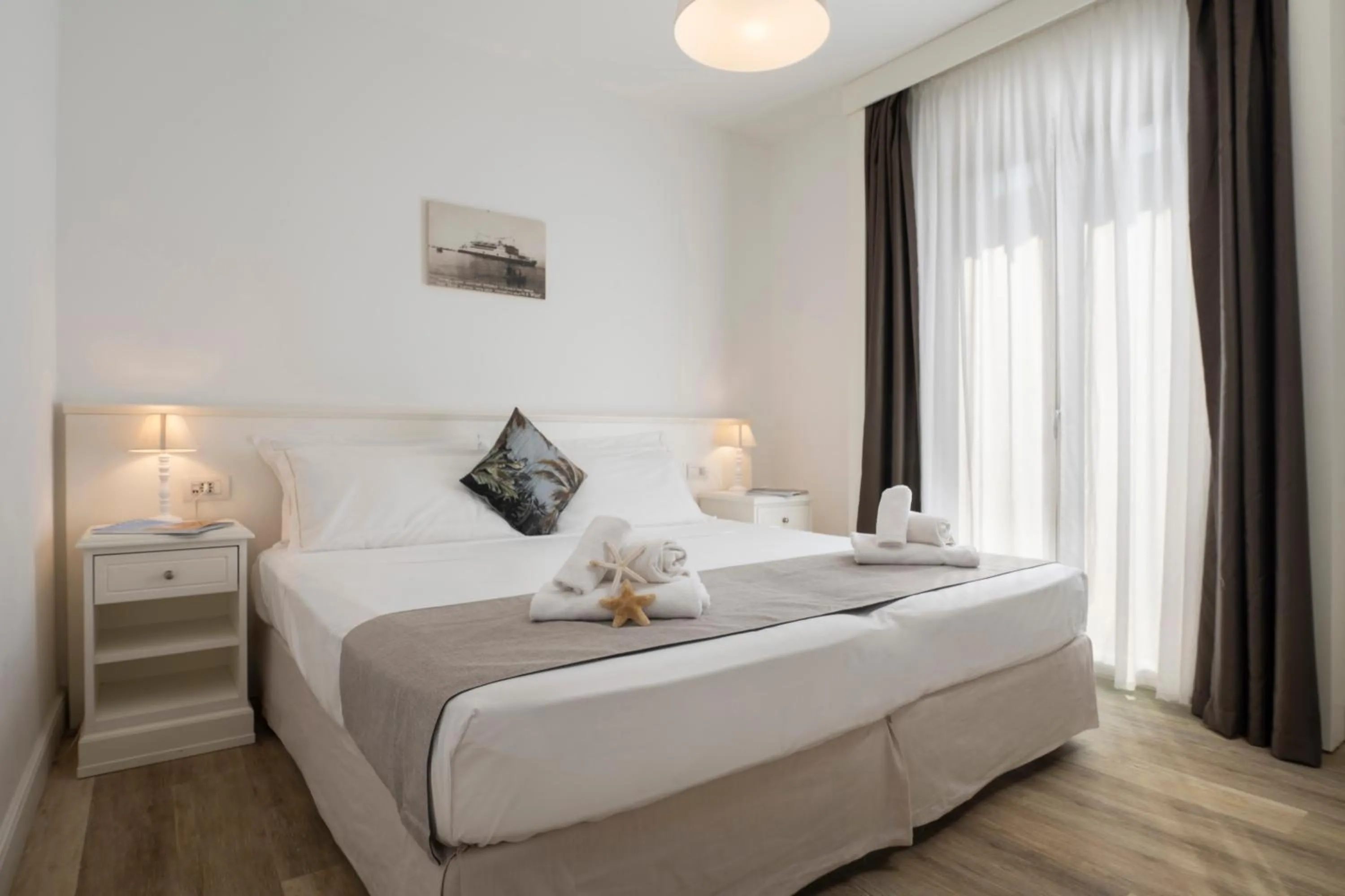 Bedroom, Bed in Hotel Continental