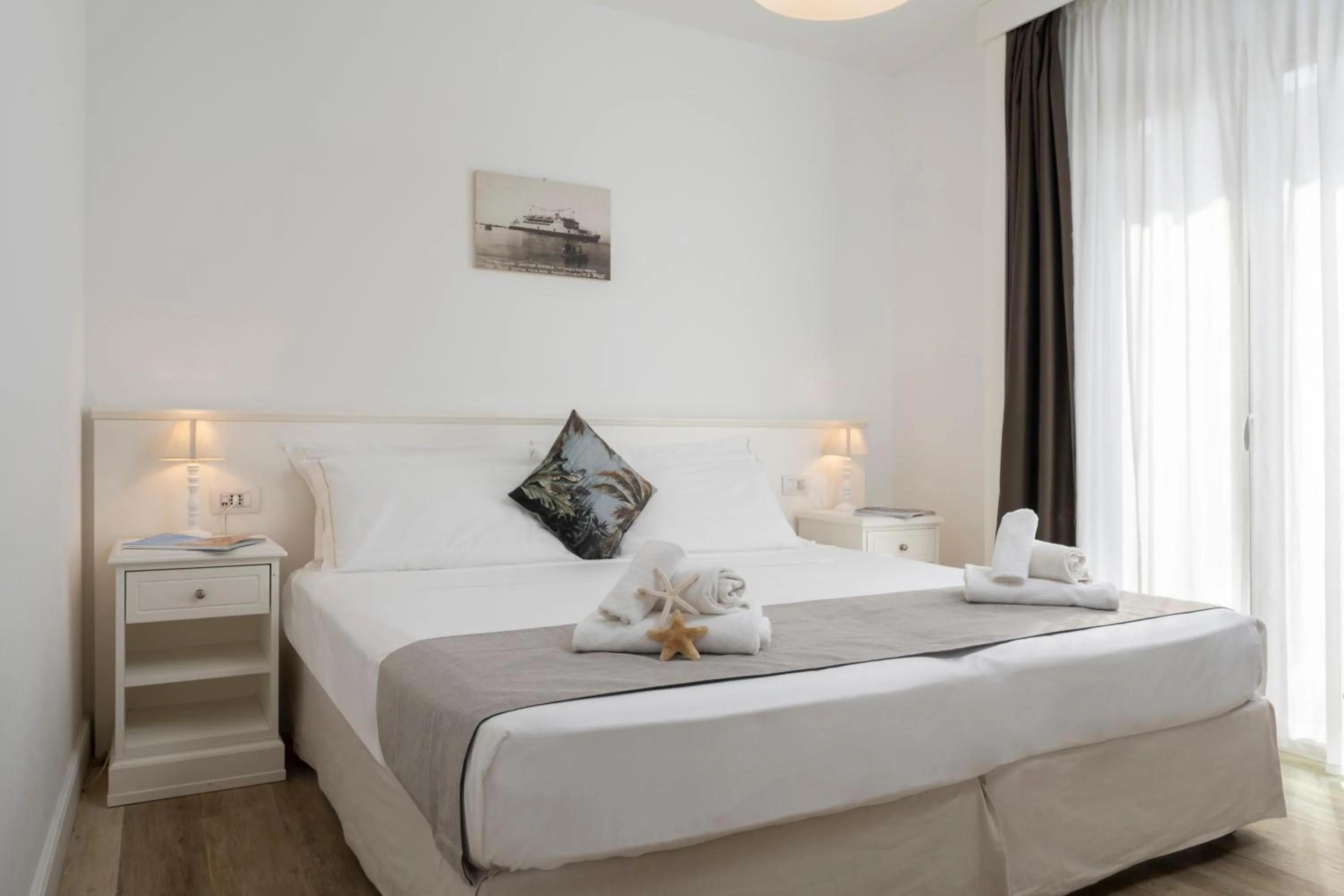 Bedroom, Bed in Hotel Continental