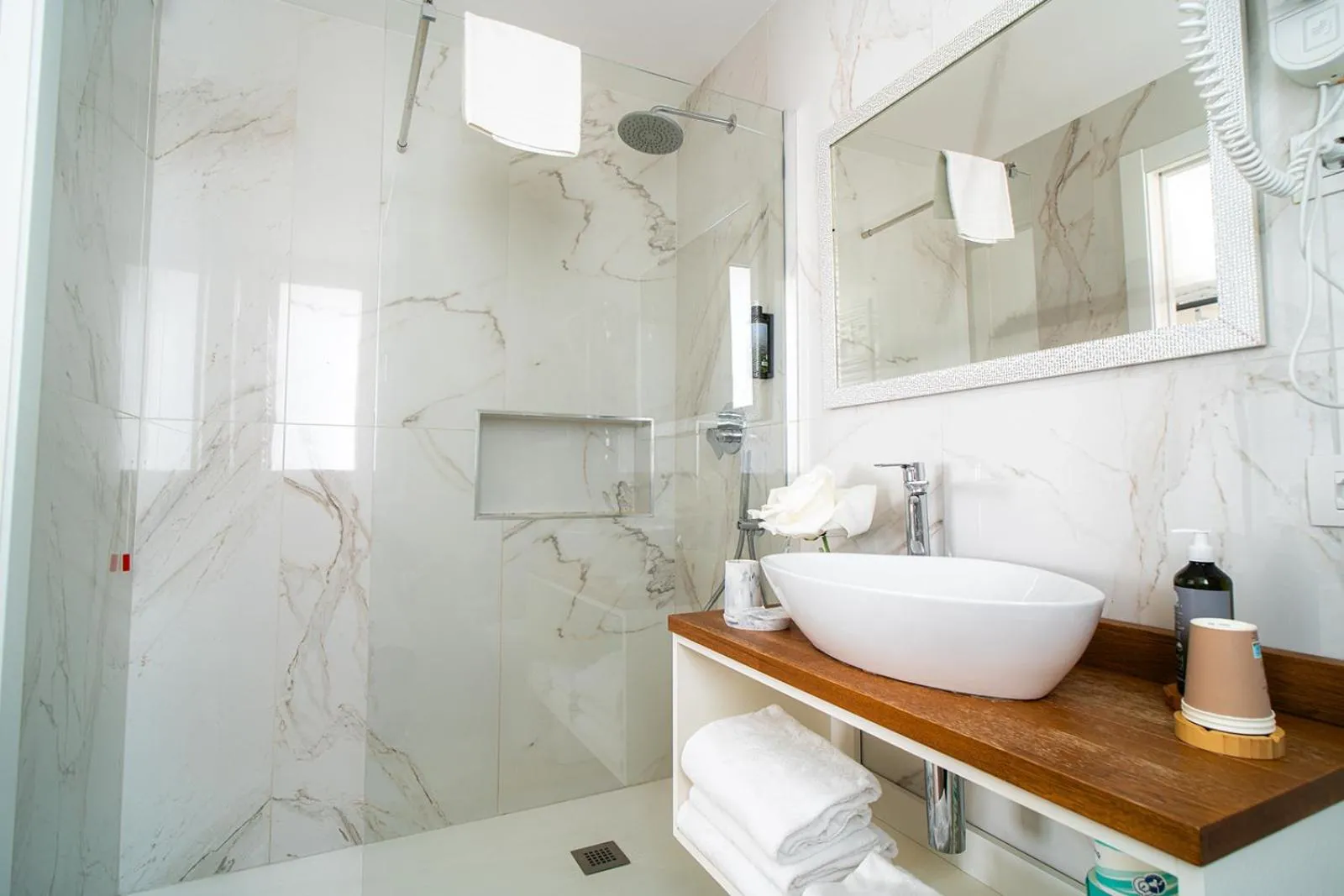 Shower in Hotel Continental