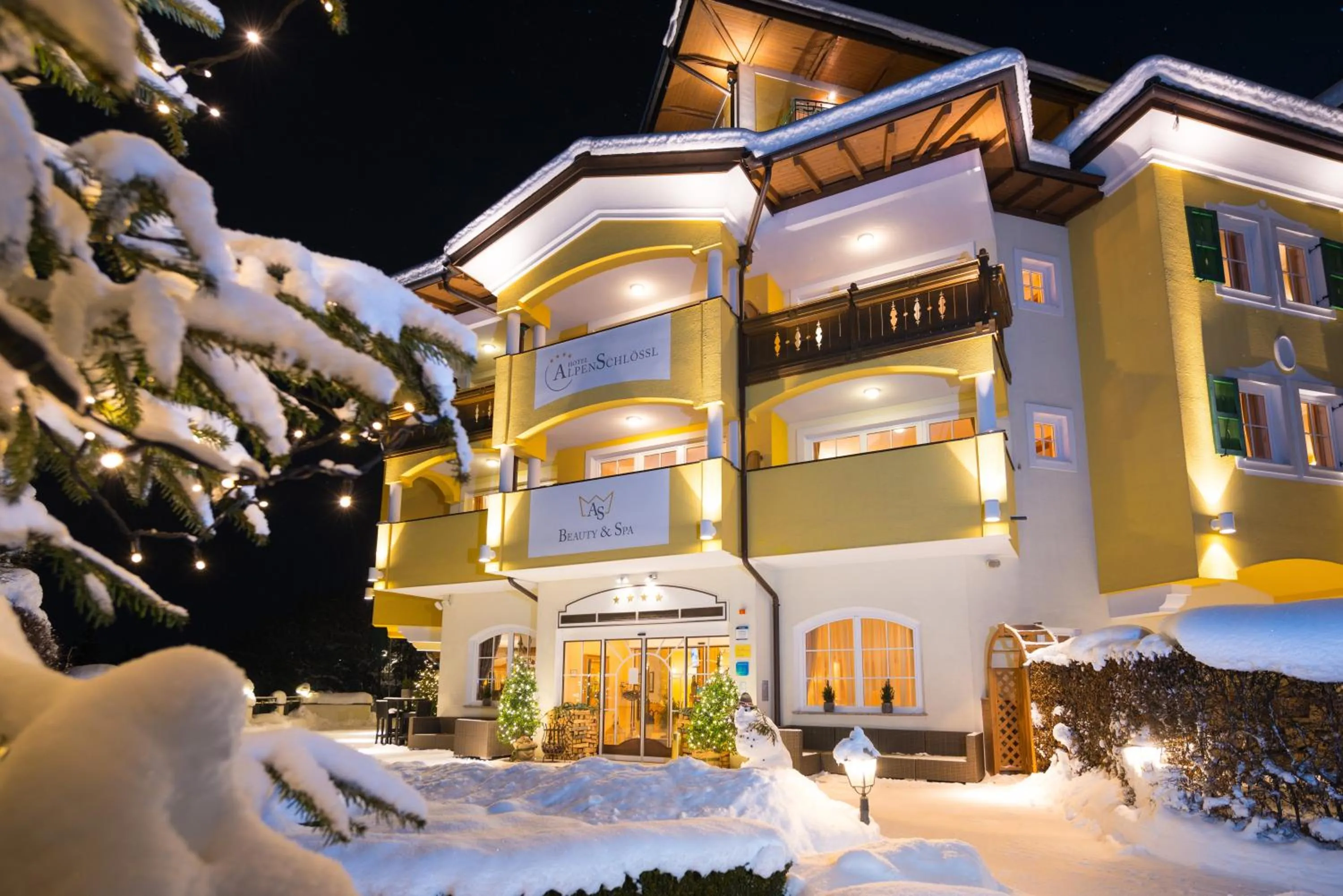 Property building in Hotel AlpenSchlössl