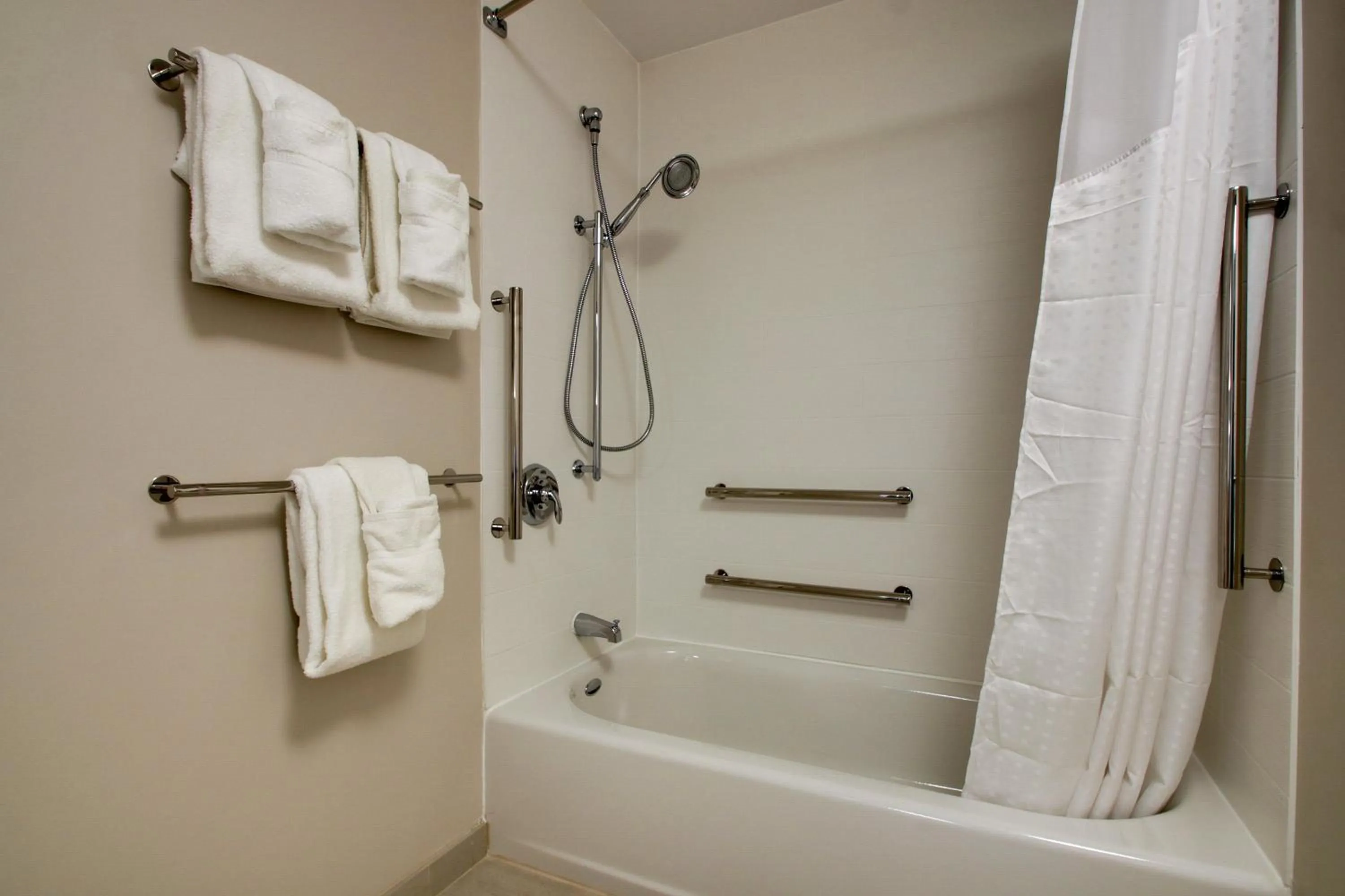 Bathroom in Holiday Inn Express & Suites - Elizabethtown North by IHG
