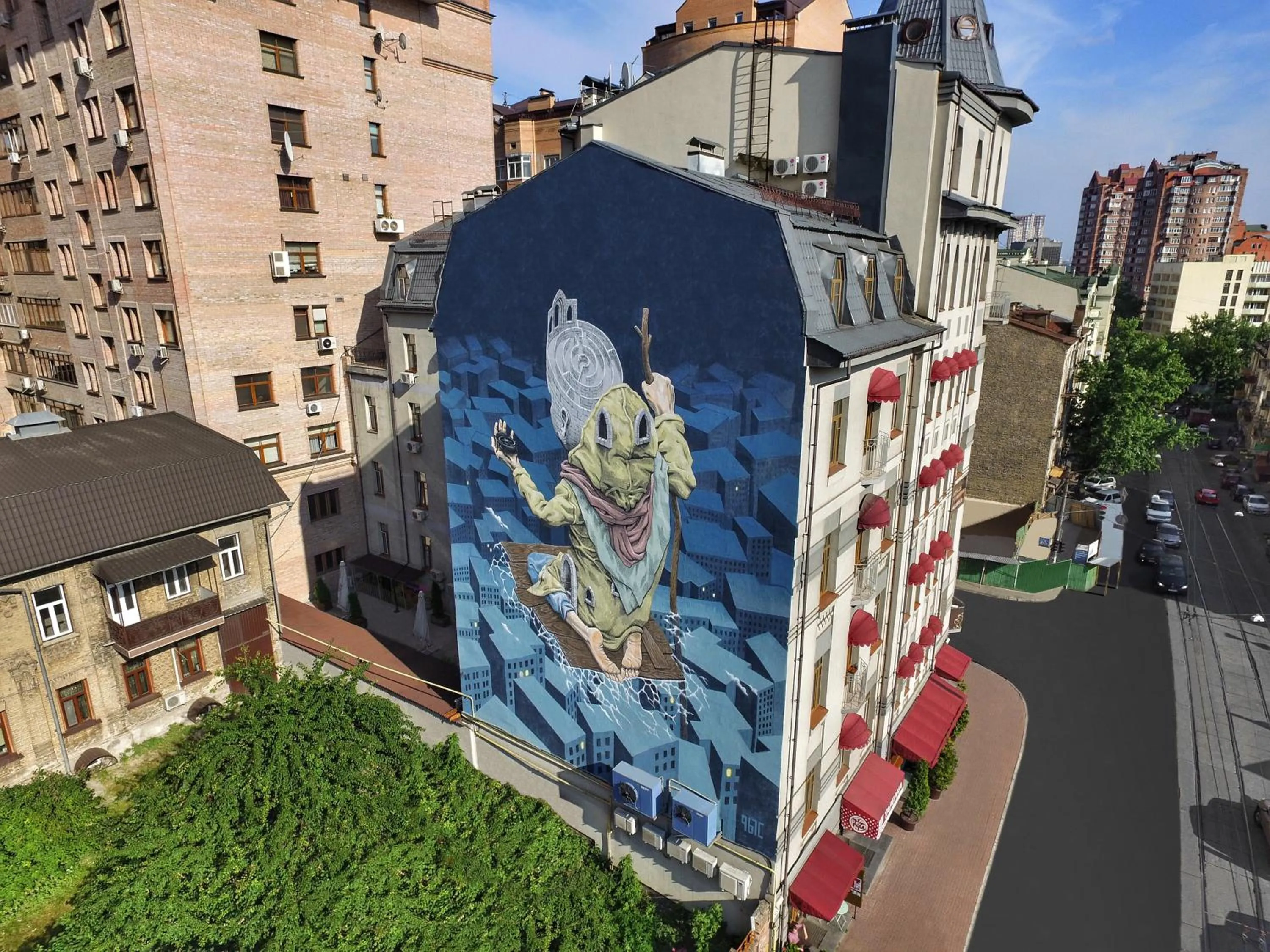 Area and facilities in Senator Victory Square