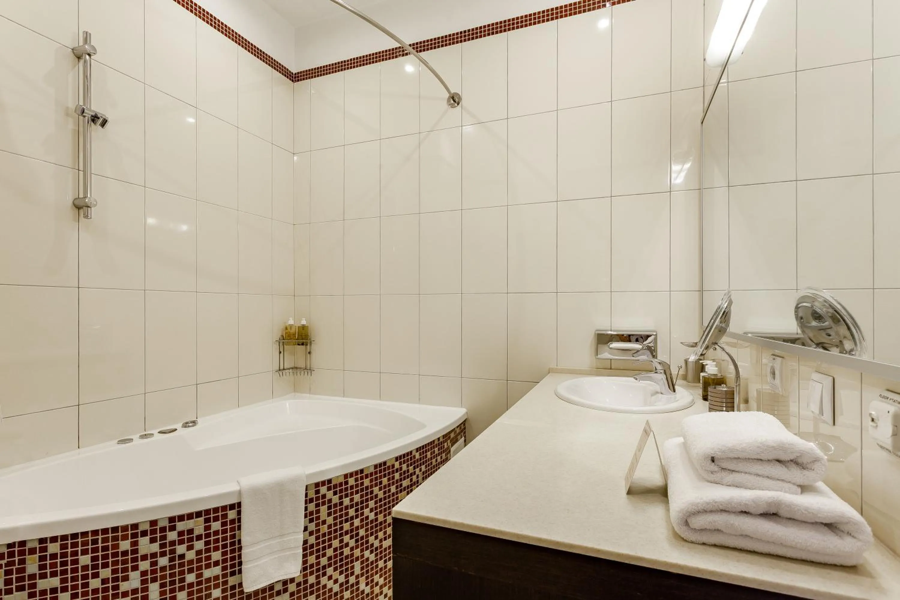 Hot Tub in Senator Victory Square