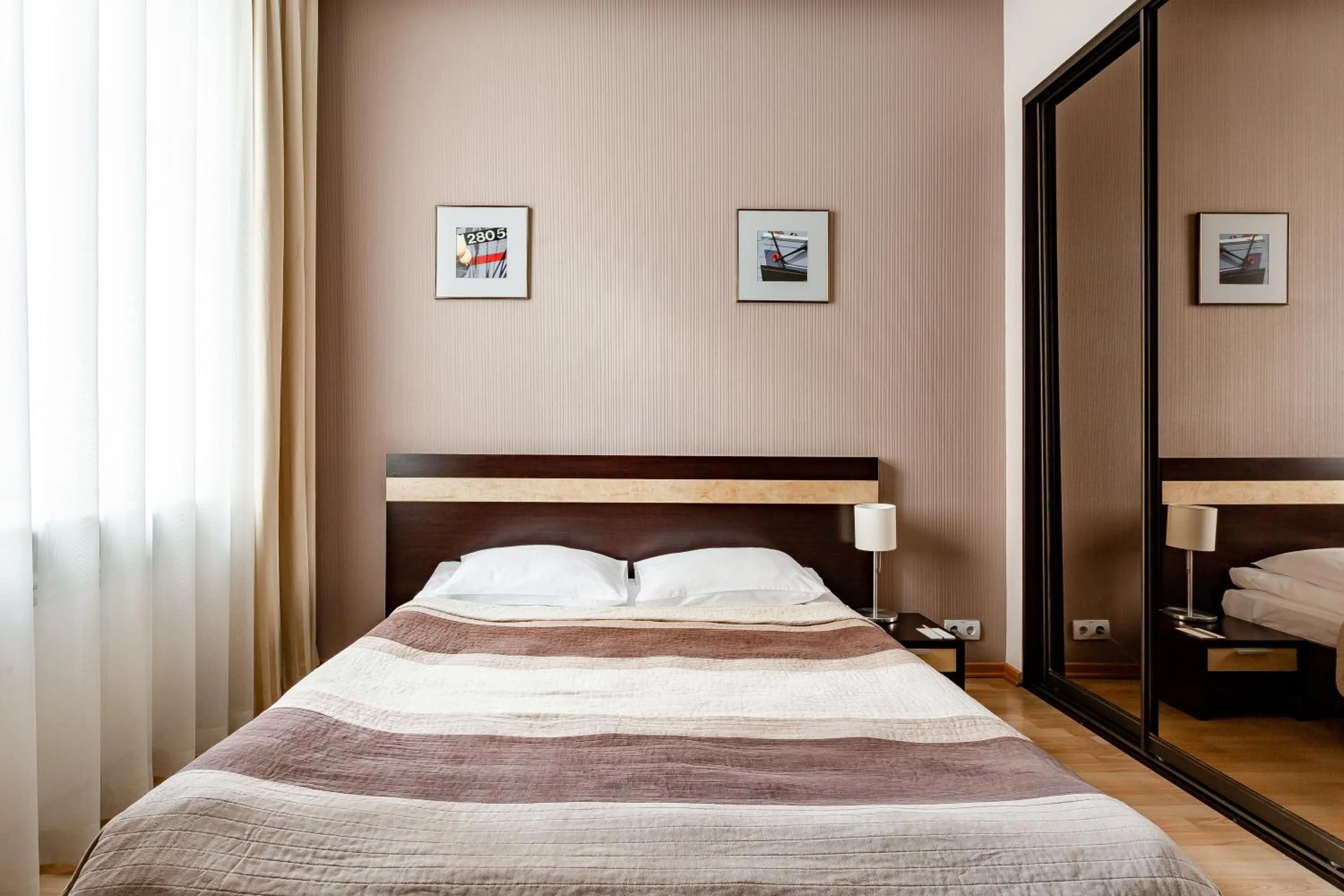 Bed in Senator Victory Square