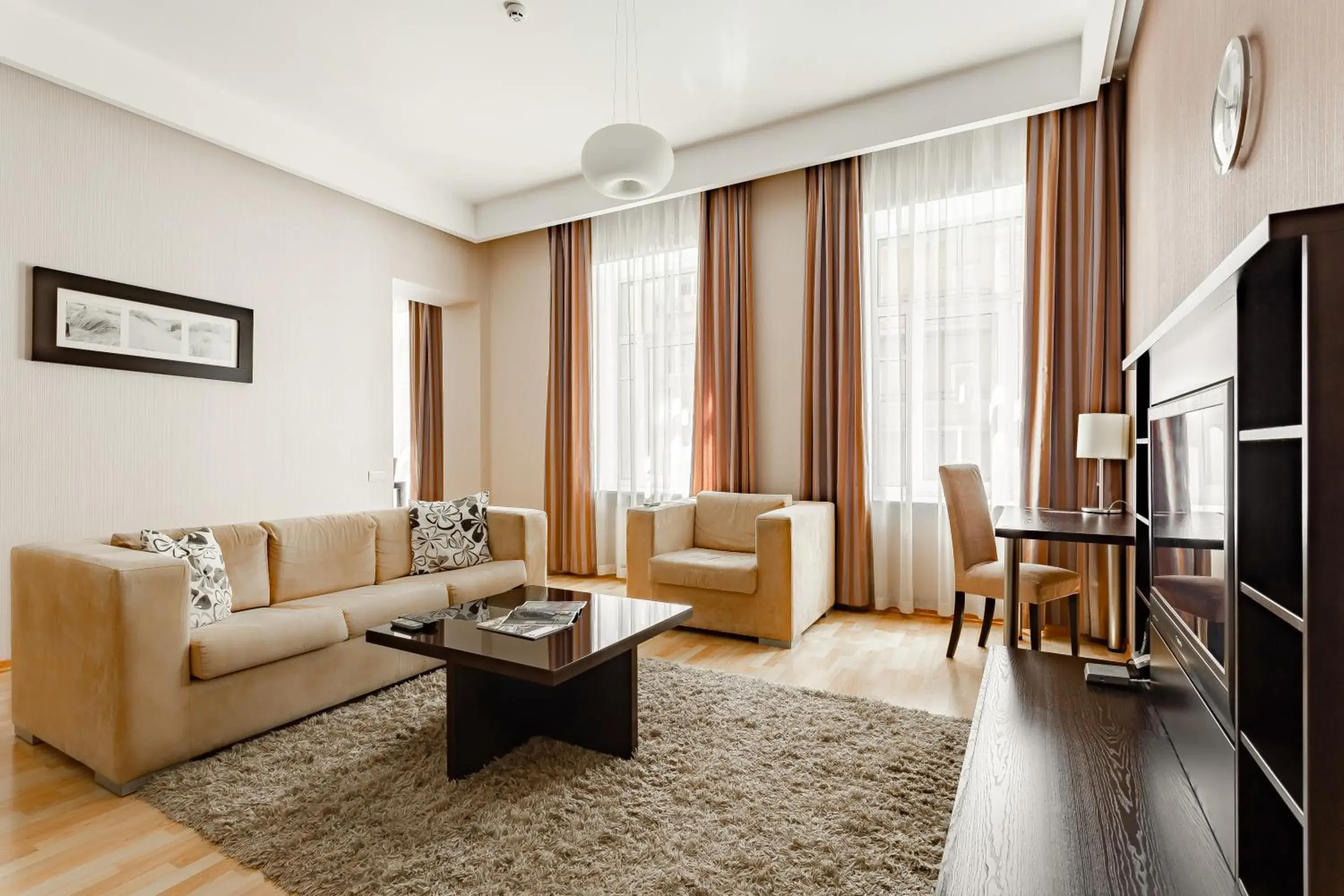 One-Bedroom Apartment in Senator Victory Square One-Bedroom Apartment in Senator Victory Square