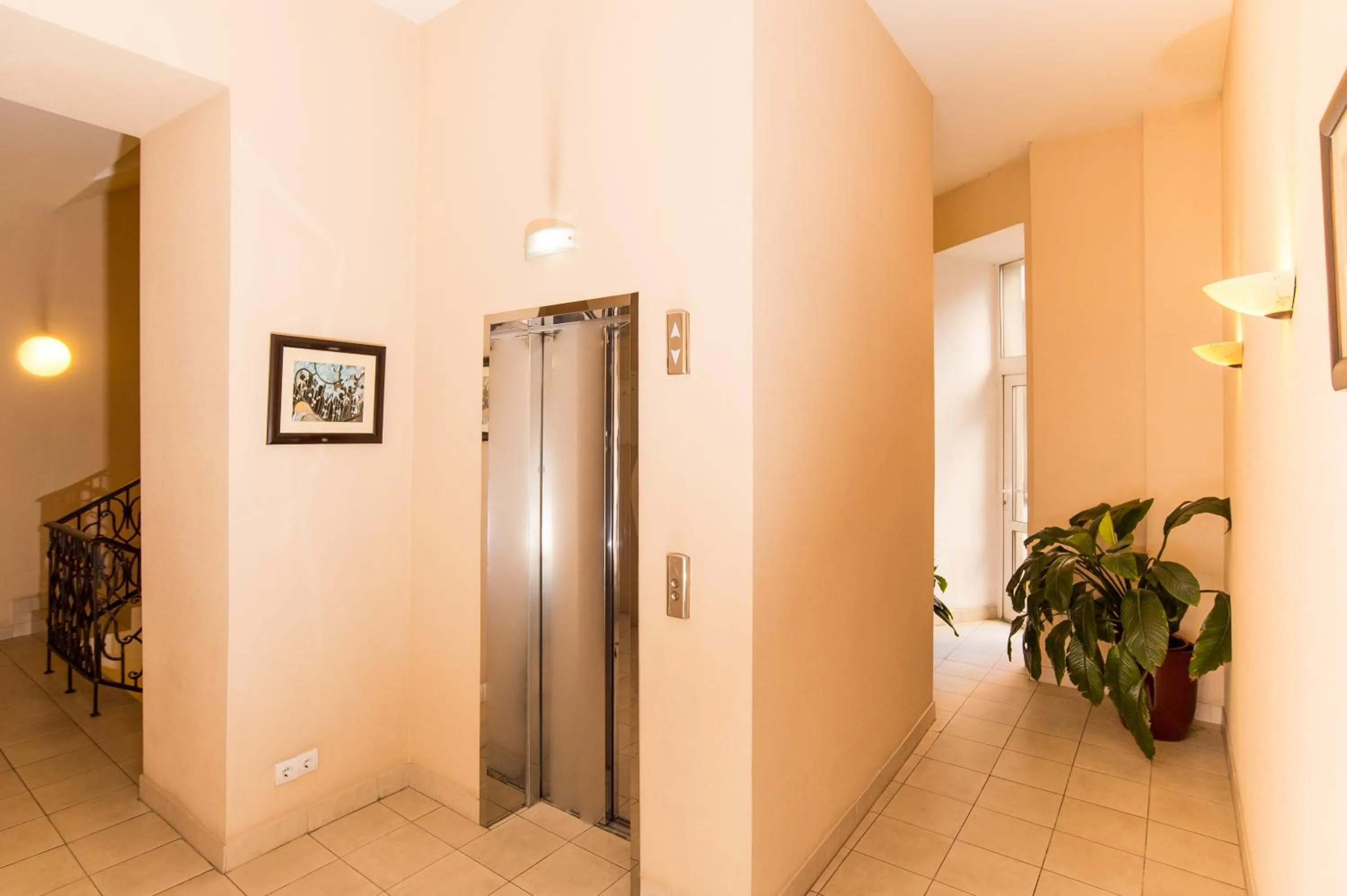 Property building in Senator Victory Square