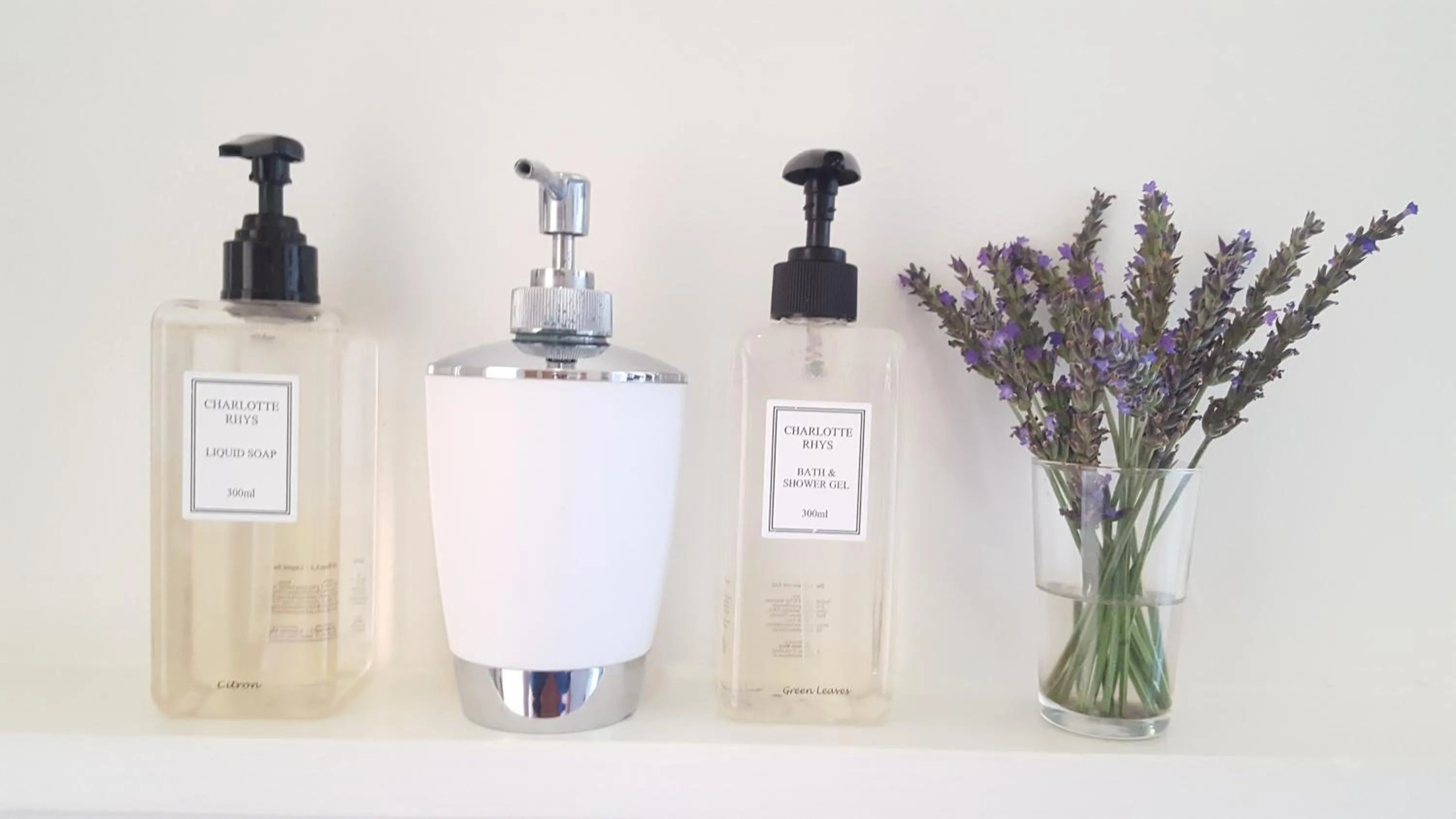 Toilet in Albatross Guest House