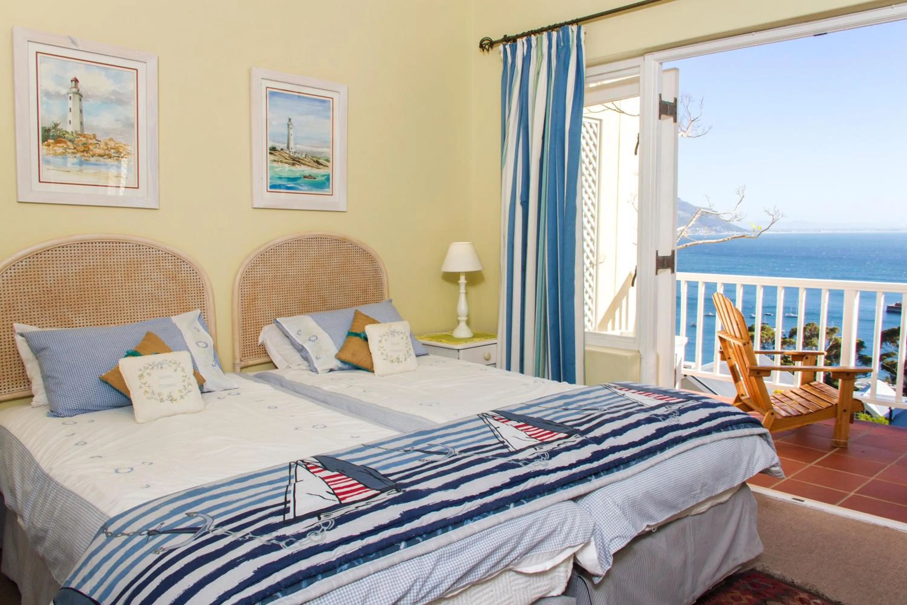 Bed in Albatross Guest House