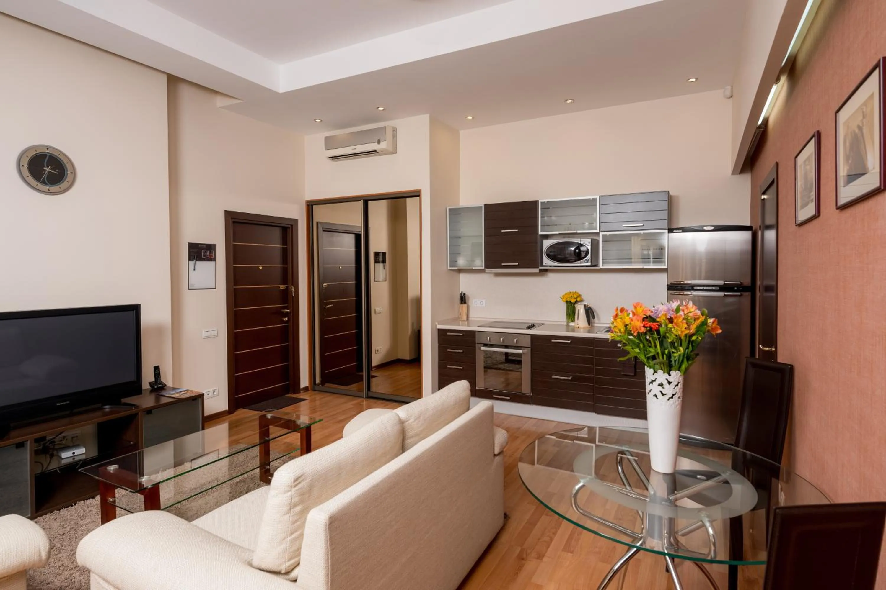 One-Bedroom Apartment in Senator City Center