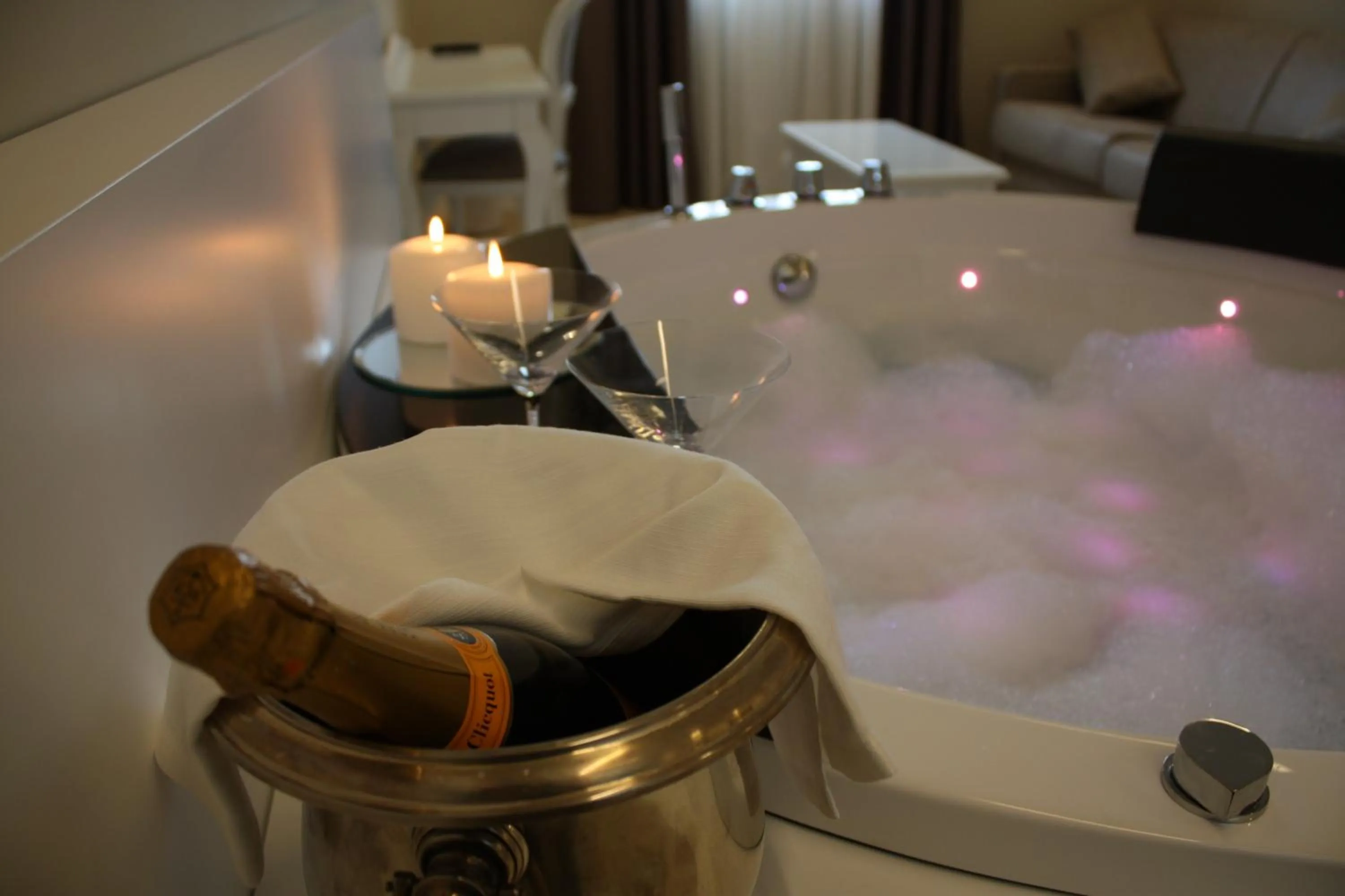 Hot Tub in Suites & Apartments Liola'