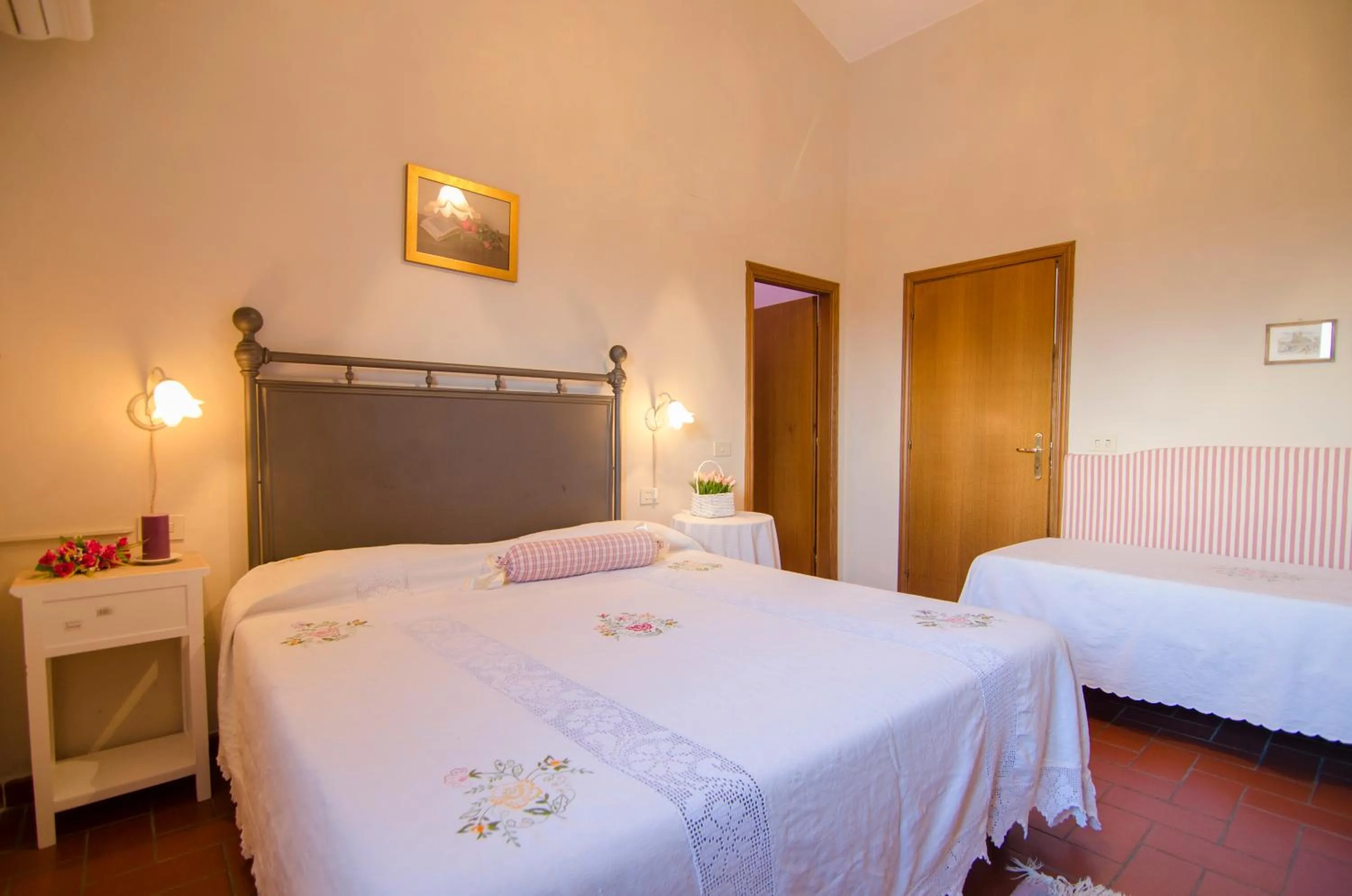 Property building, Bed in Fattoria Le Giare Agriturismo