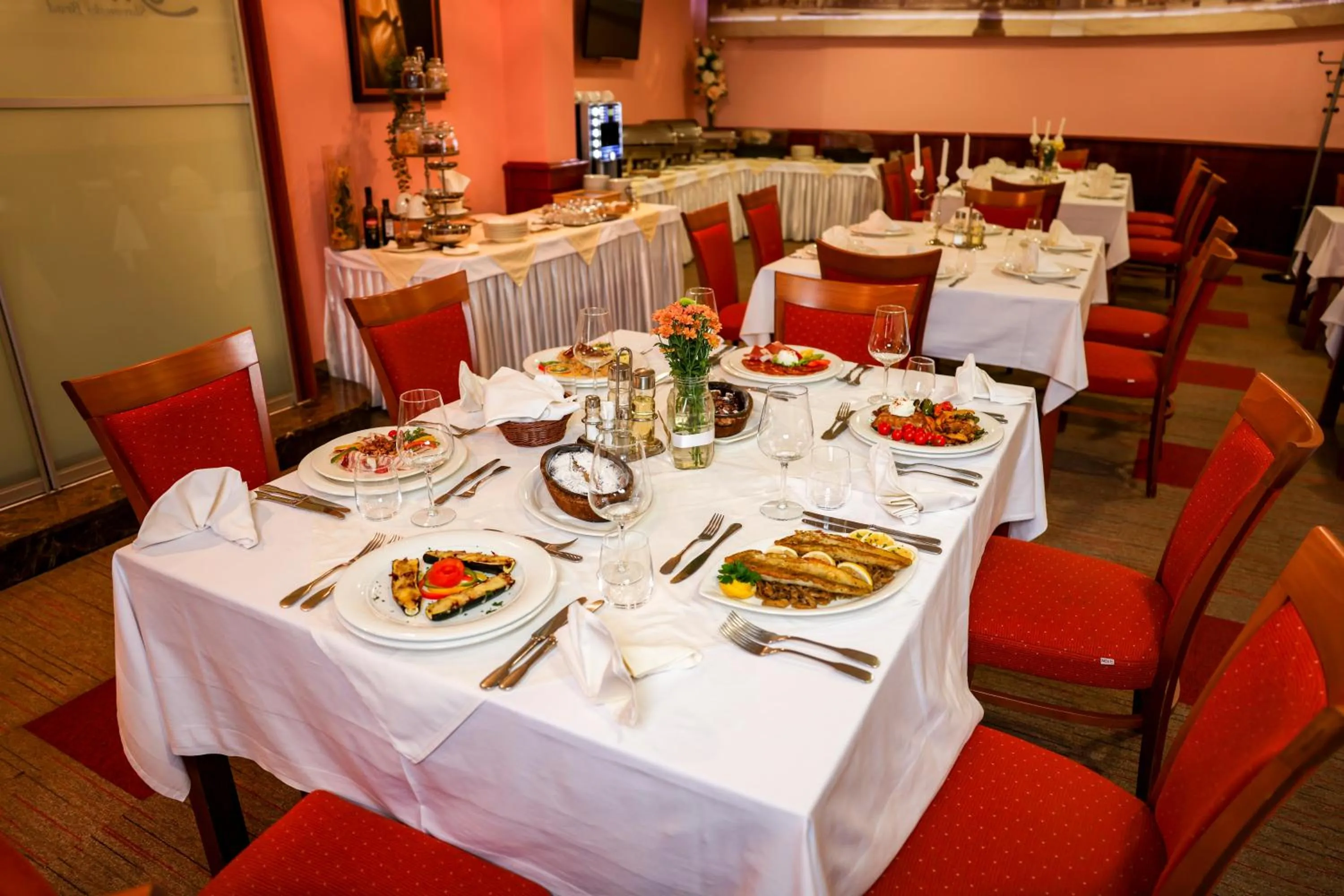 Restaurant/places to eat in Hotel Savus