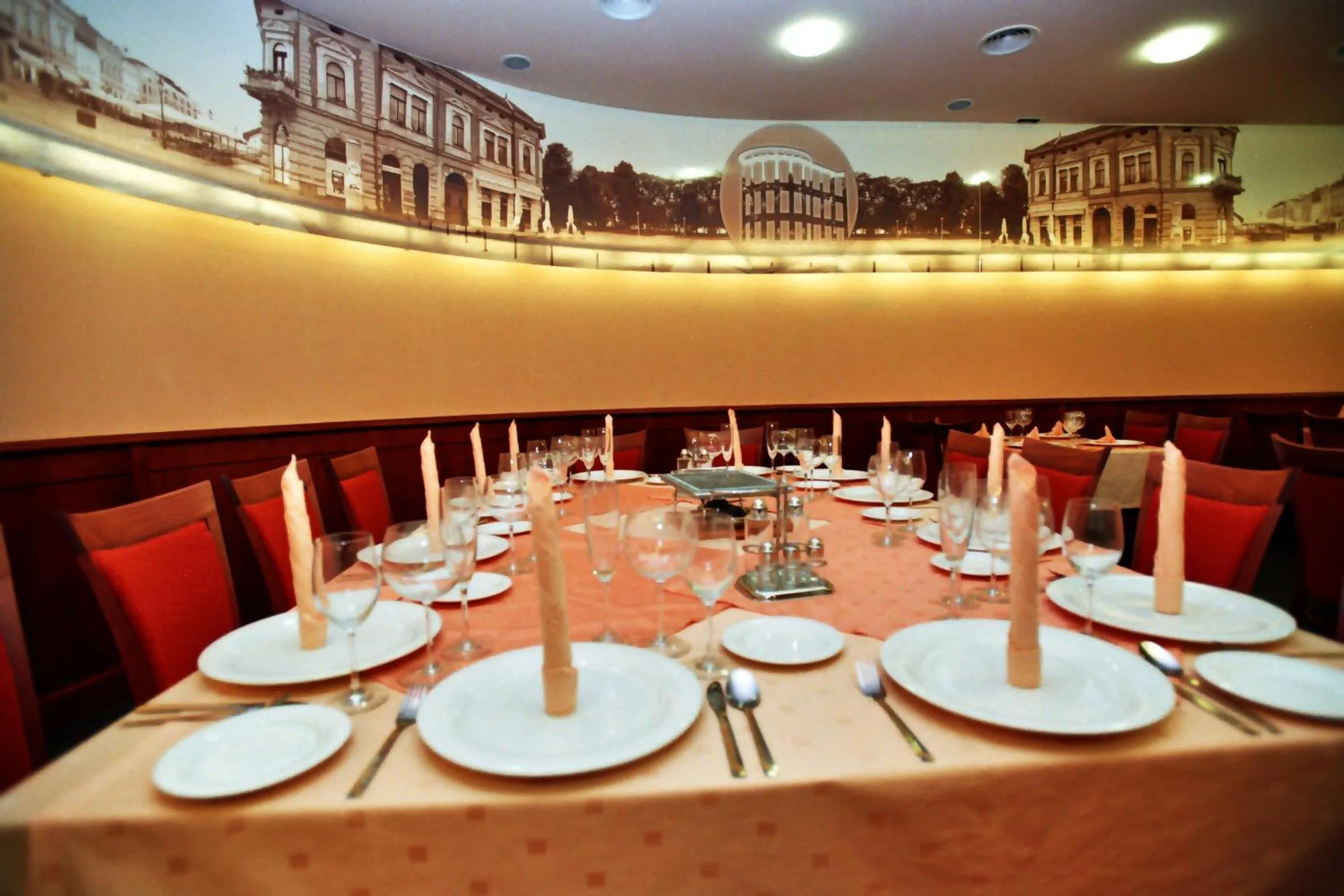 Restaurant/places to eat in Hotel Savus
