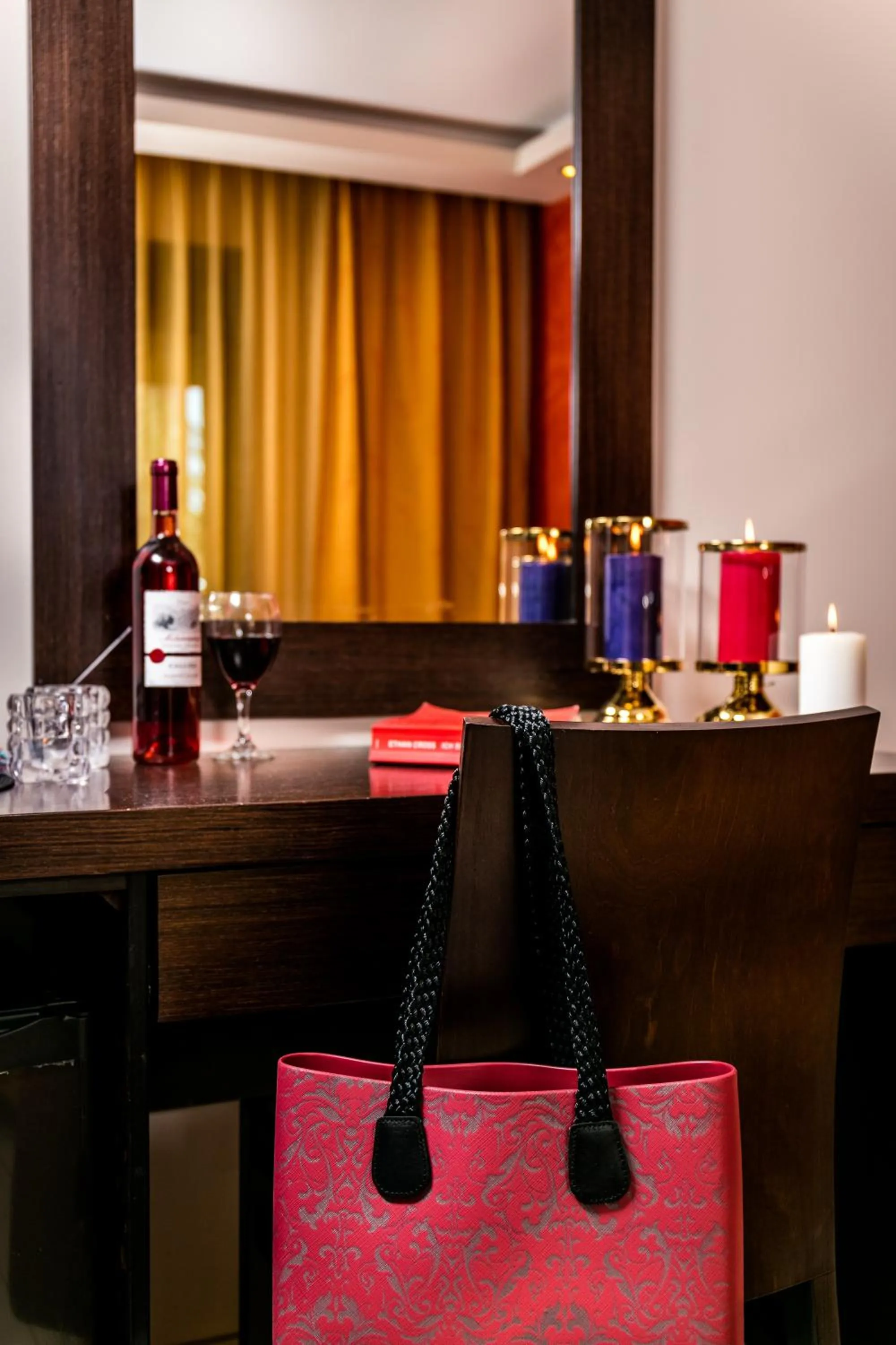 Decorative detail in Astir Notos