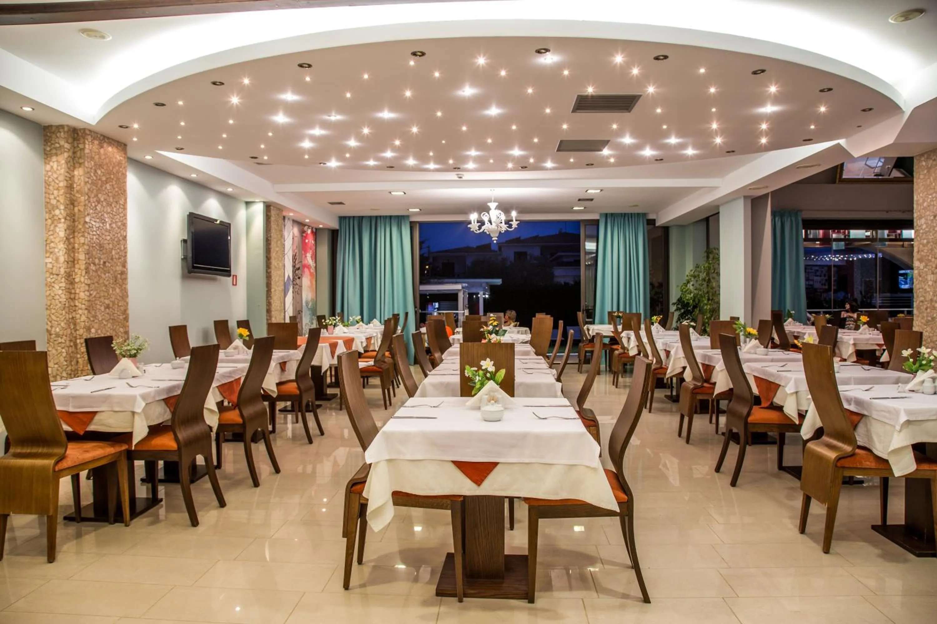 Restaurant/places to eat in Astir Notos