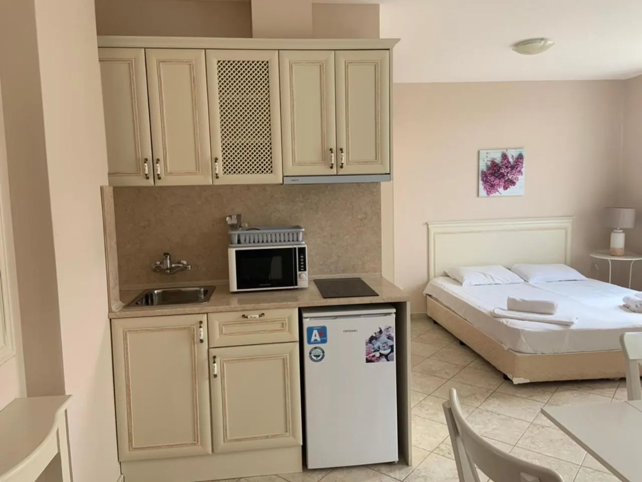 Kitchen or kitchenette, Bed in Dawn Park Complex