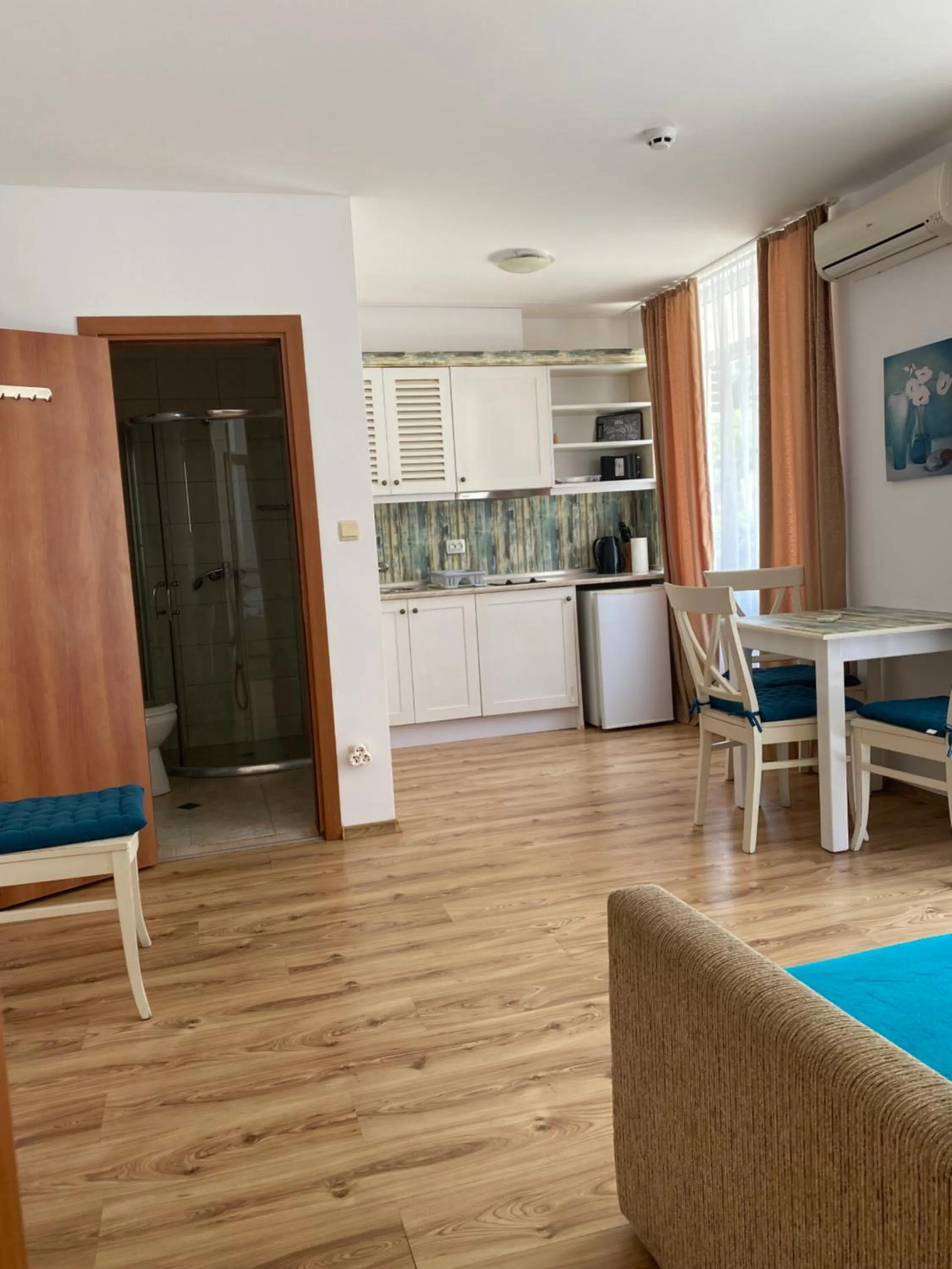 kitchen in Dawn Park Complex