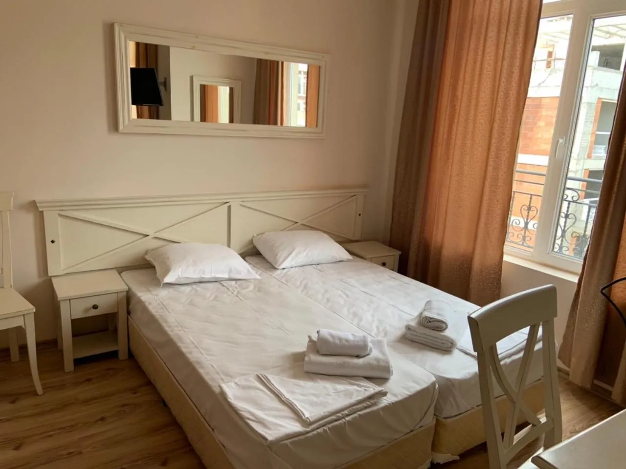 Bed in Dawn Park Complex