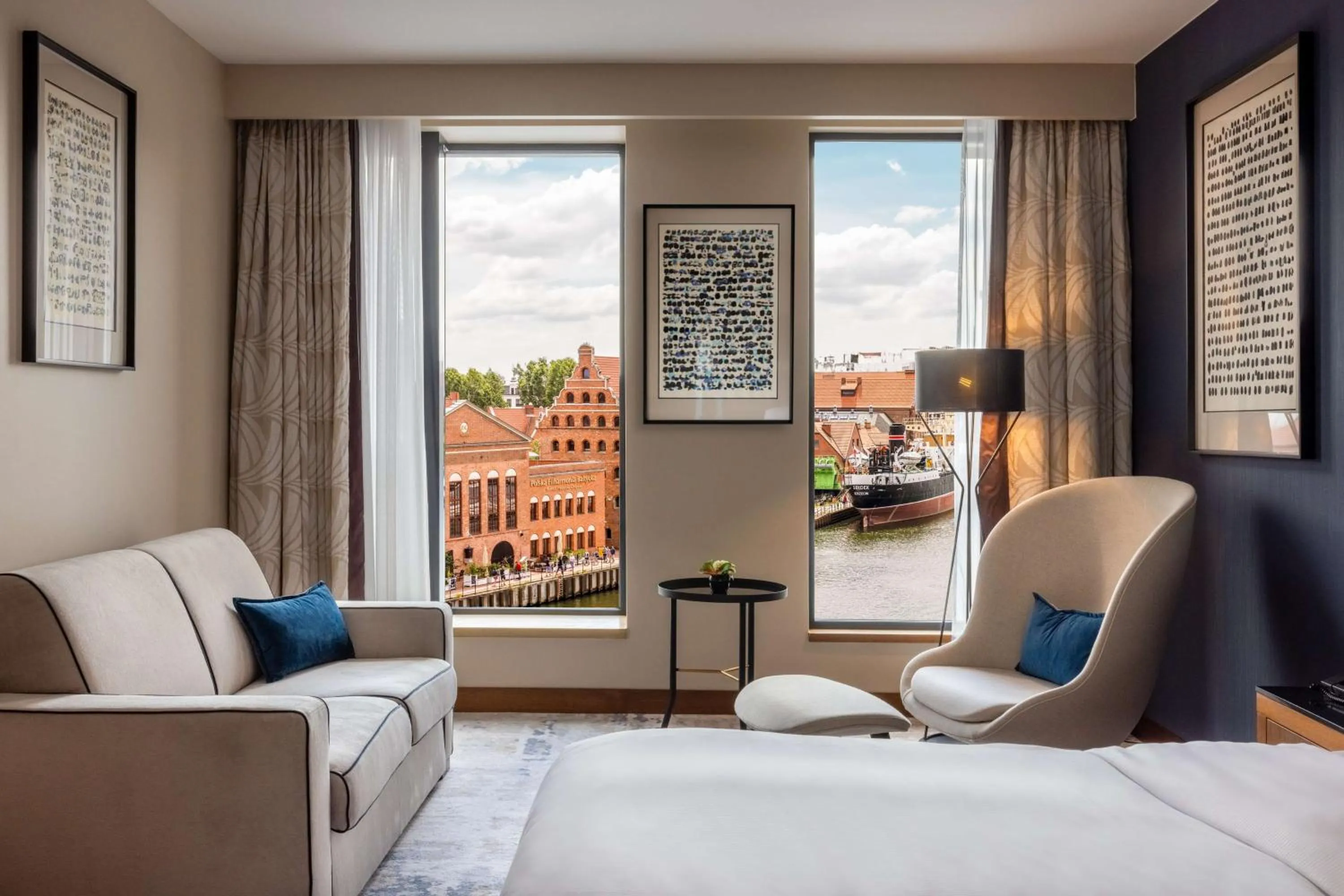 View (from property/room), Bed in Hilton Gdansk