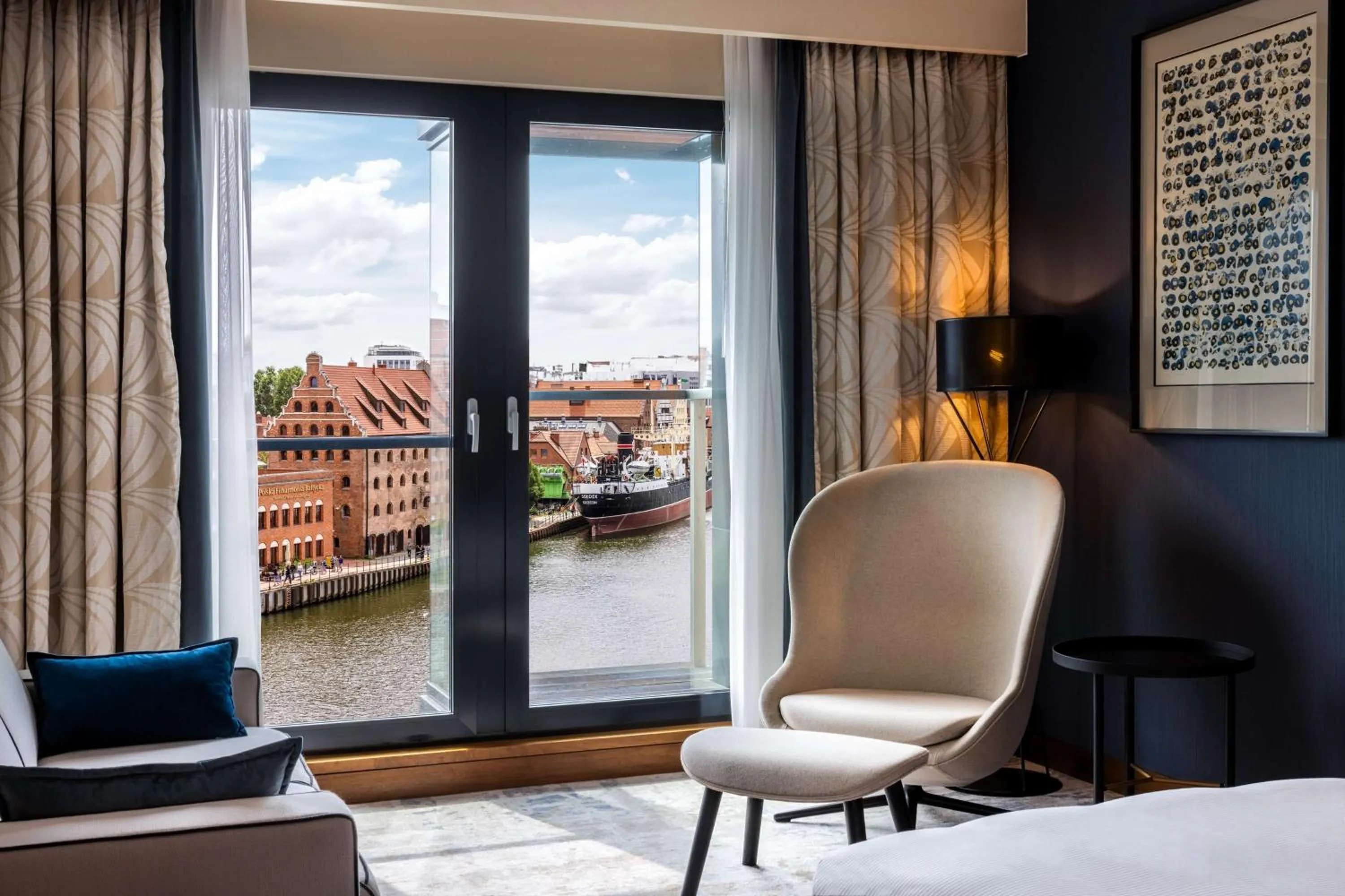 View (from property/room), Bed in Hilton Gdansk