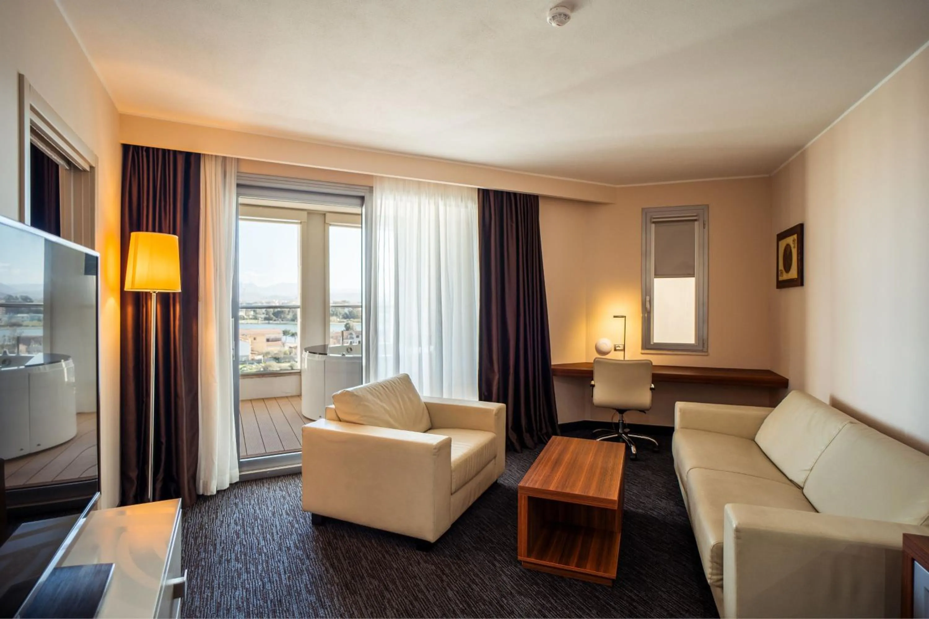 Photo of the whole room, Seating Area in DoubleTree By Hilton Olbia