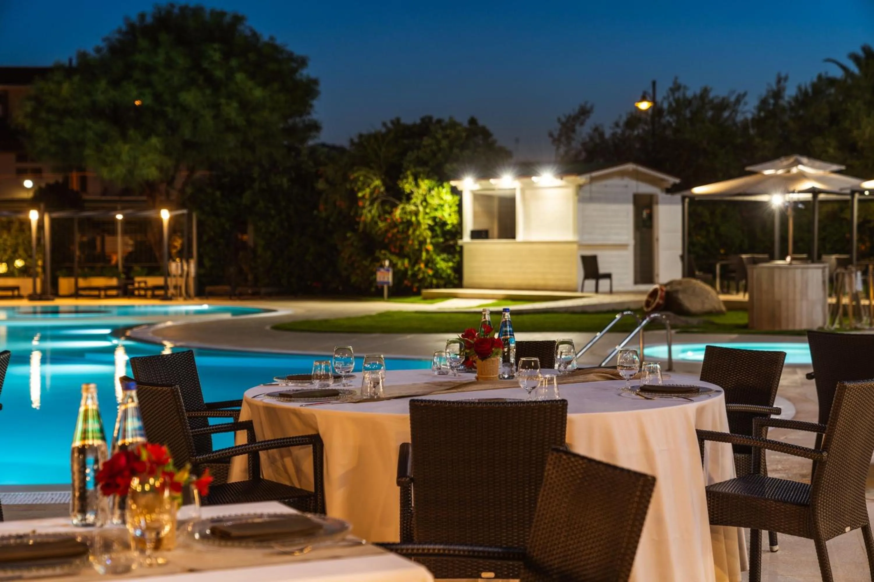 Restaurant/places to eat, Swimming Pool in DoubleTree By Hilton Olbia