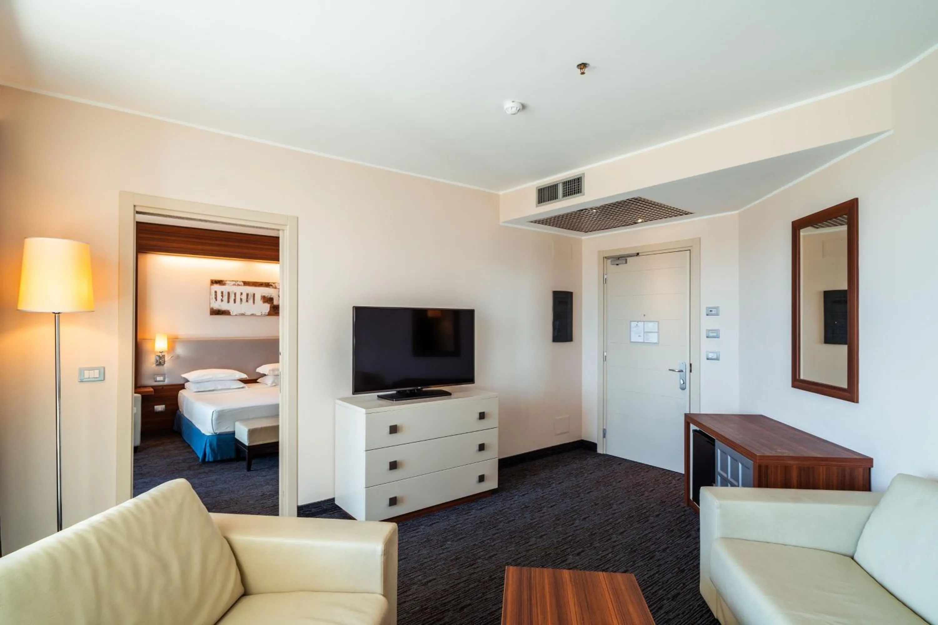 Photo of the whole room, Bed in DoubleTree By Hilton Olbia