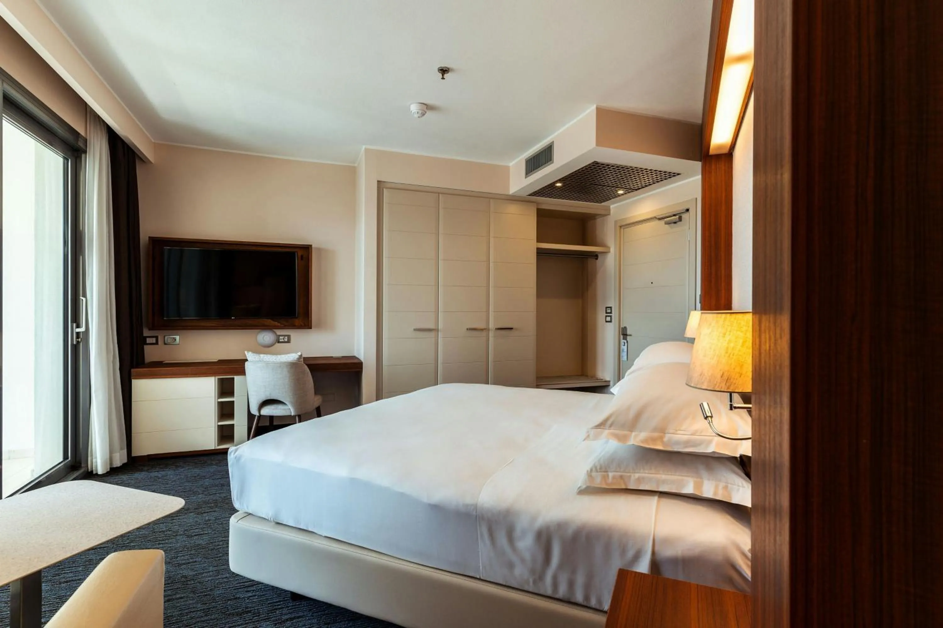 Photo of the whole room, Bed in Delta Hotels by Marriott Olbia Sardinia