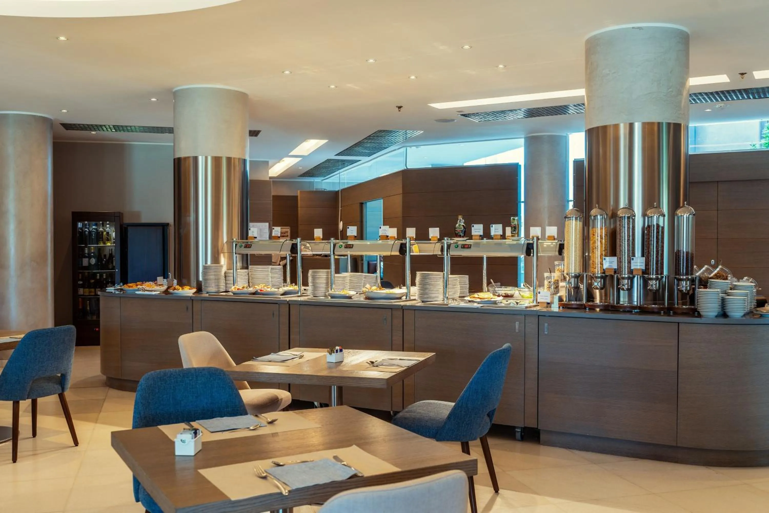 Restaurant/places to eat in DoubleTree By Hilton Olbia