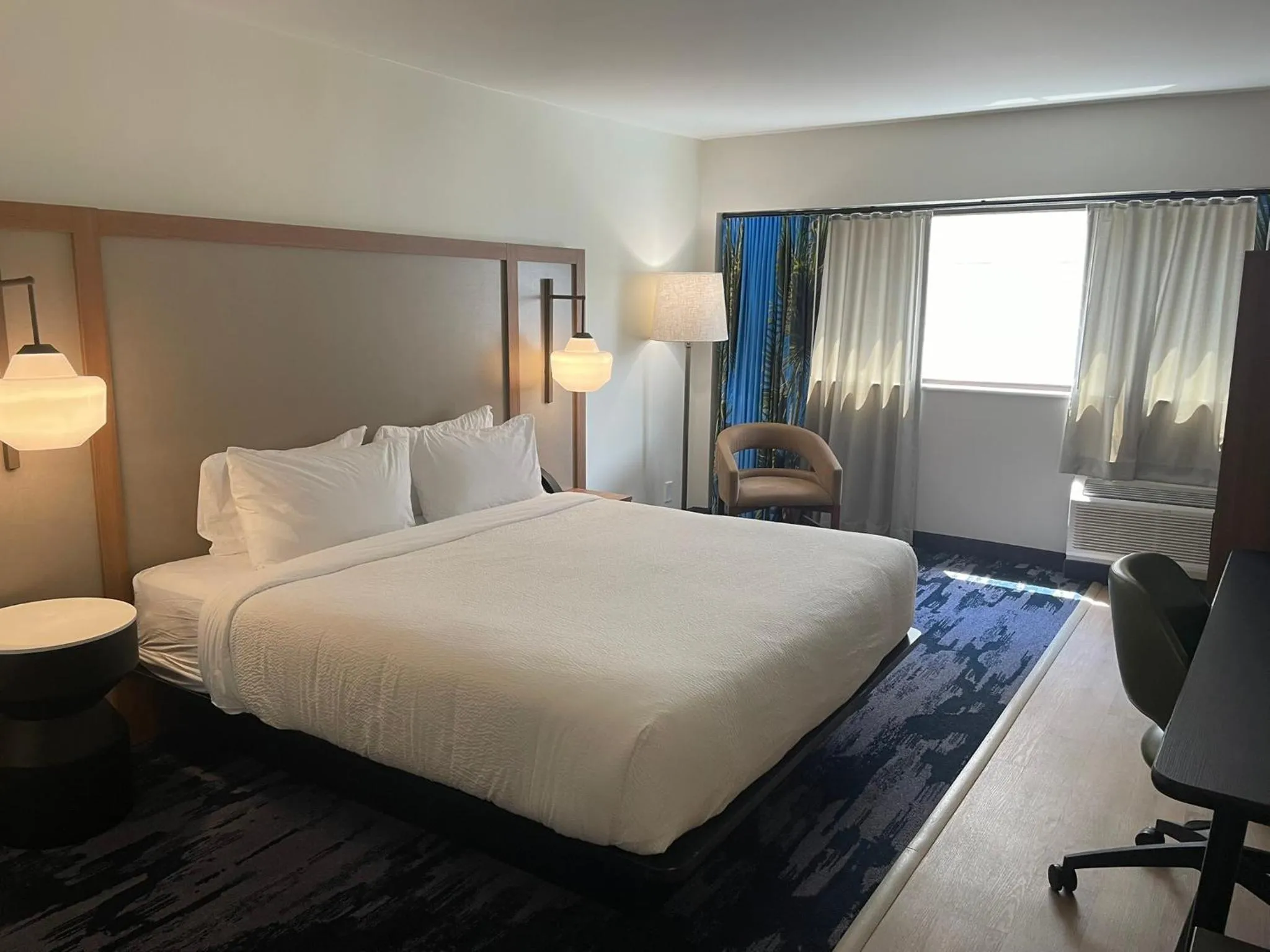 Bed in Fairfield by Marriott Inn & Suites Charleston Downtown