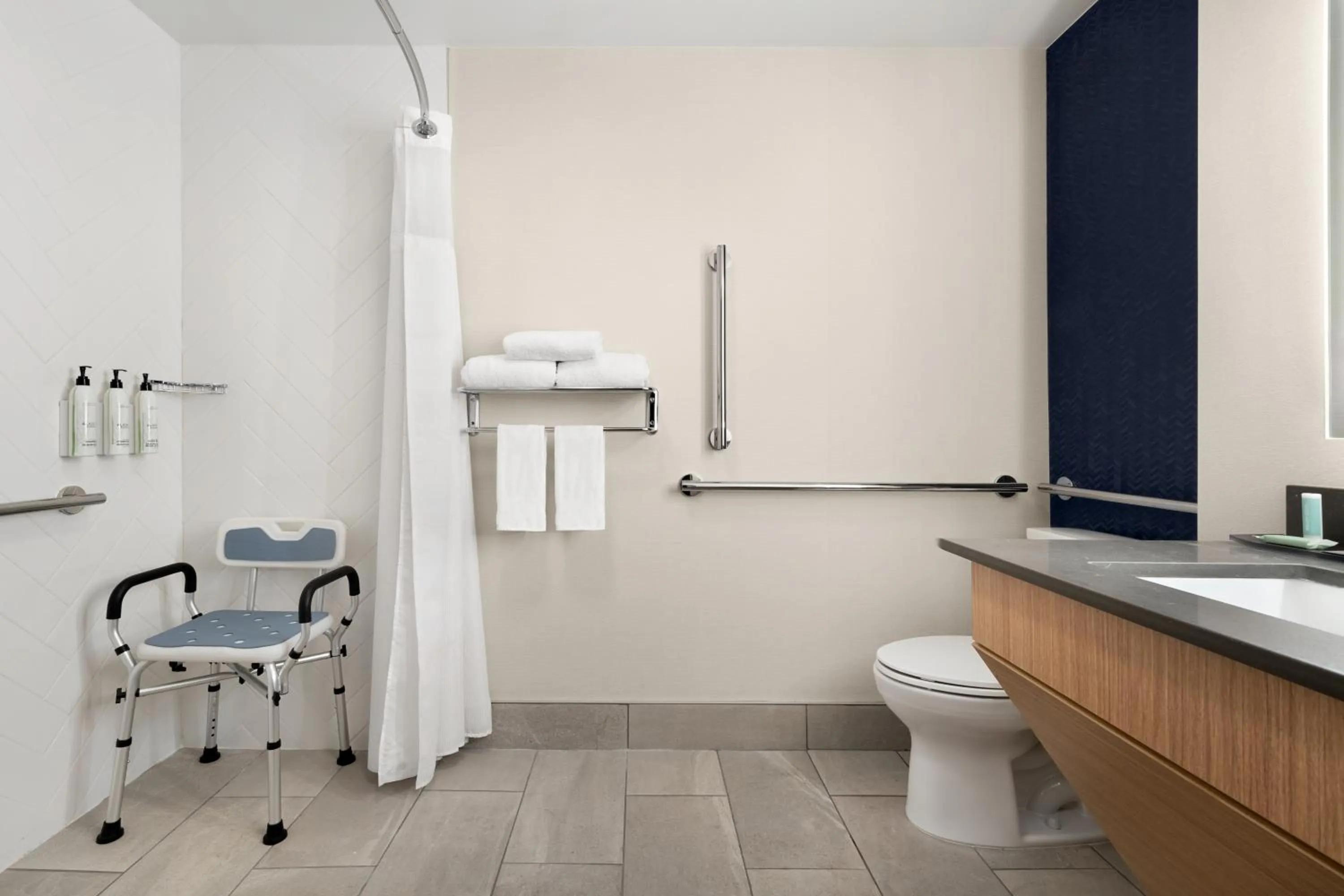 Bathroom in Fairfield by Marriott Inn & Suites Charleston Downtown